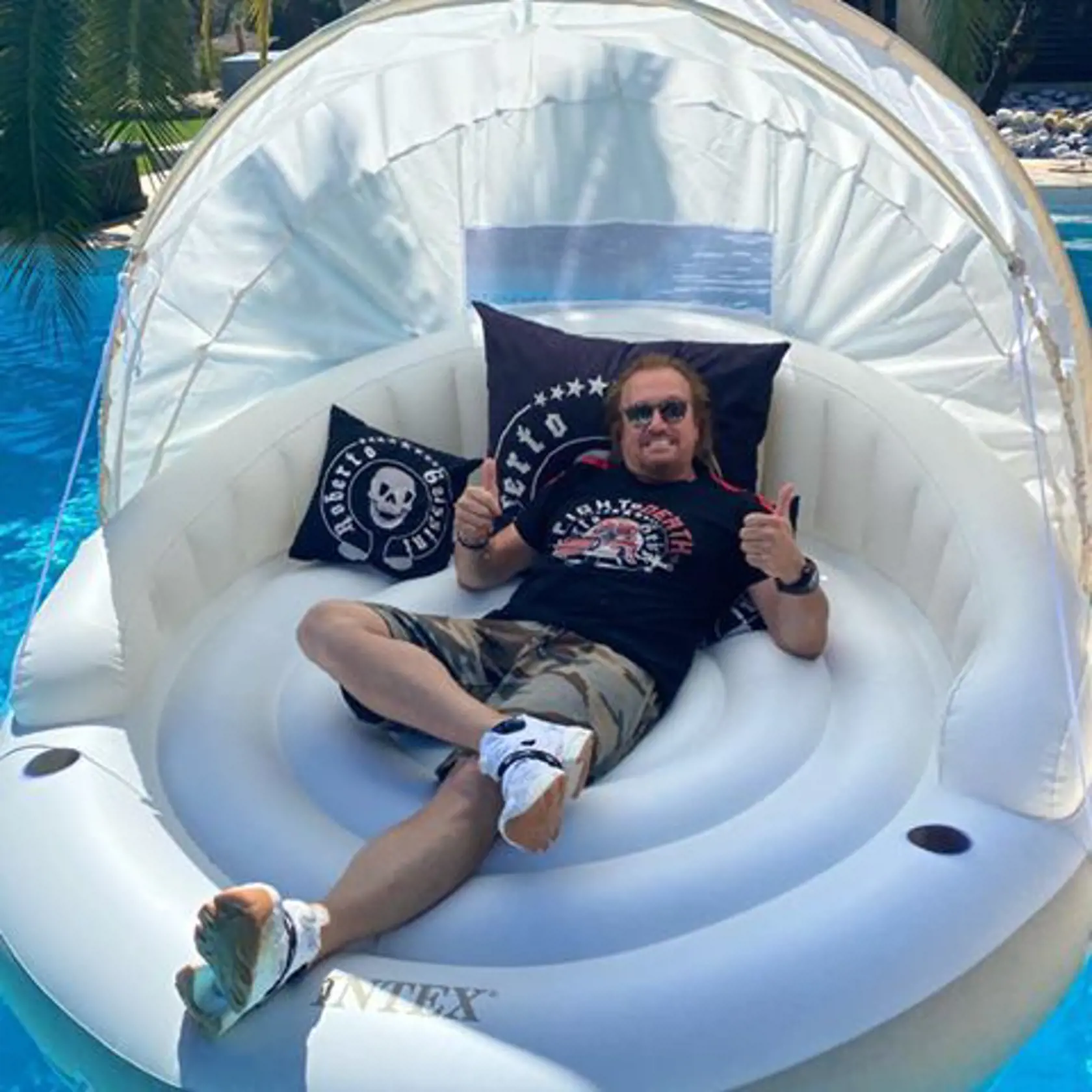 Od mája 2015 prevádzkujú Geissenovci aj hotel. V malom mestečku Grimaud, ktoré sa nachádza na francúzskom pobreží Côte d'Azur, hneď vedľa vznešeného mesta Saint Tropez, Carmen a Robert otvorili svoj vlastný hotel Maison Prestige Roberto Geissini.