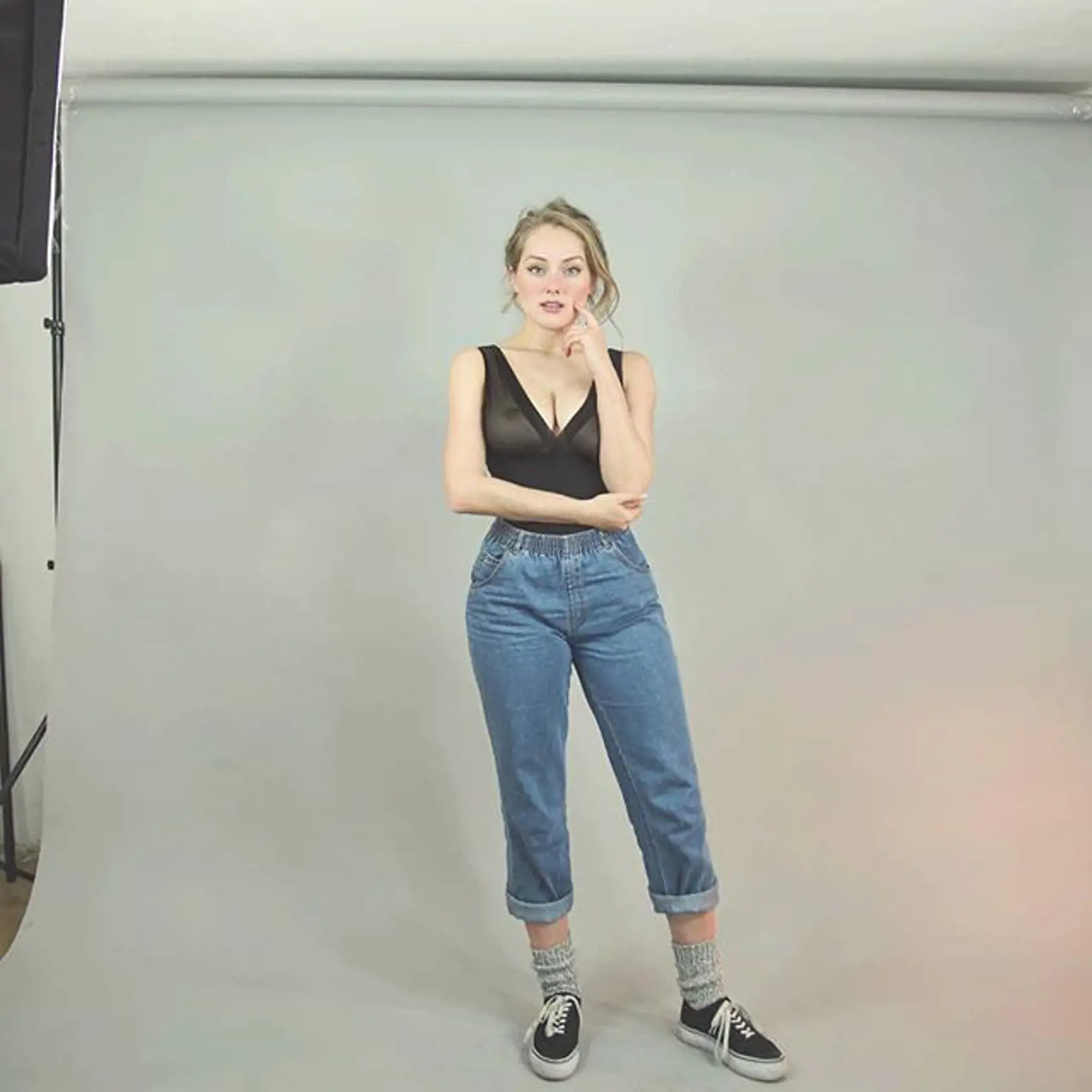 Študentka Eva Šindlerová (24) z ostravskej univerzity si do školy obliekla dráždivý outfit. Vraj ju chcú vyhodiť.