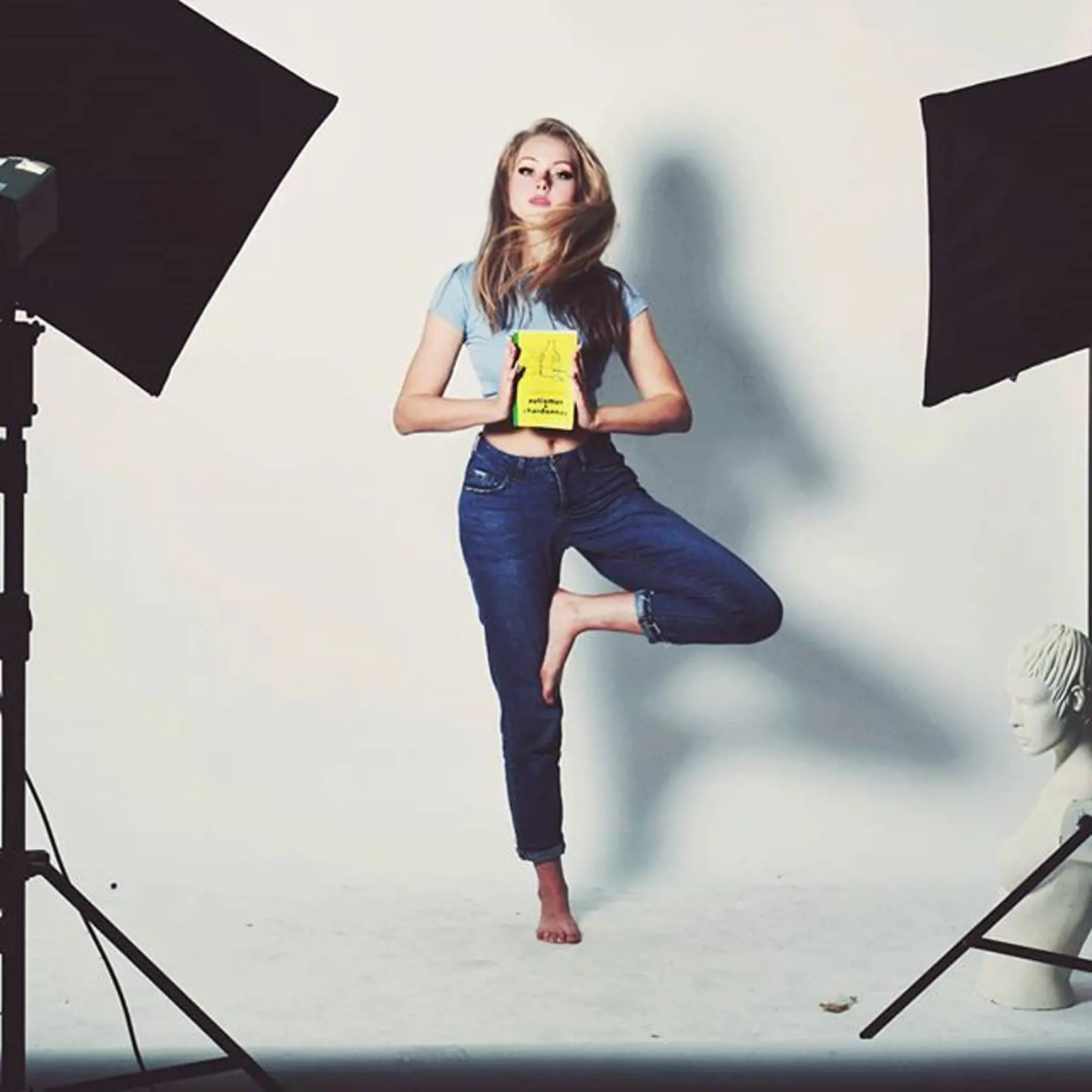 Študentka Eva Šindlerová (24) z ostravskej univerzity si do školy obliekla dráždivý outfit. Vraj ju chcú vyhodiť.