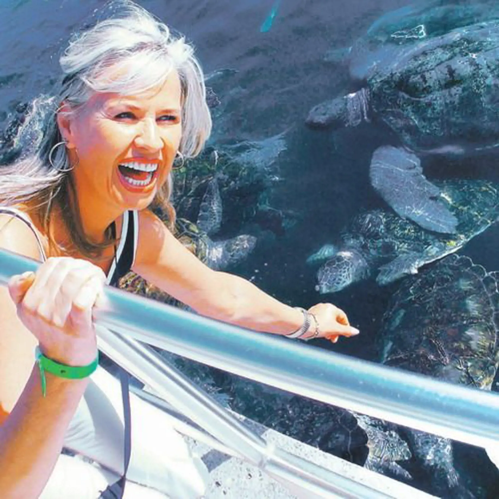 Čerstvá sedemdesiatnička Eva Máziková svoje životné šťastie našla po boku manžela Petra. Do extravagantnej a mimoriadne atraktívnej speváčky sa zamiloval počas toho ako si ju pozval spievať na oslavu svojich zásnub.