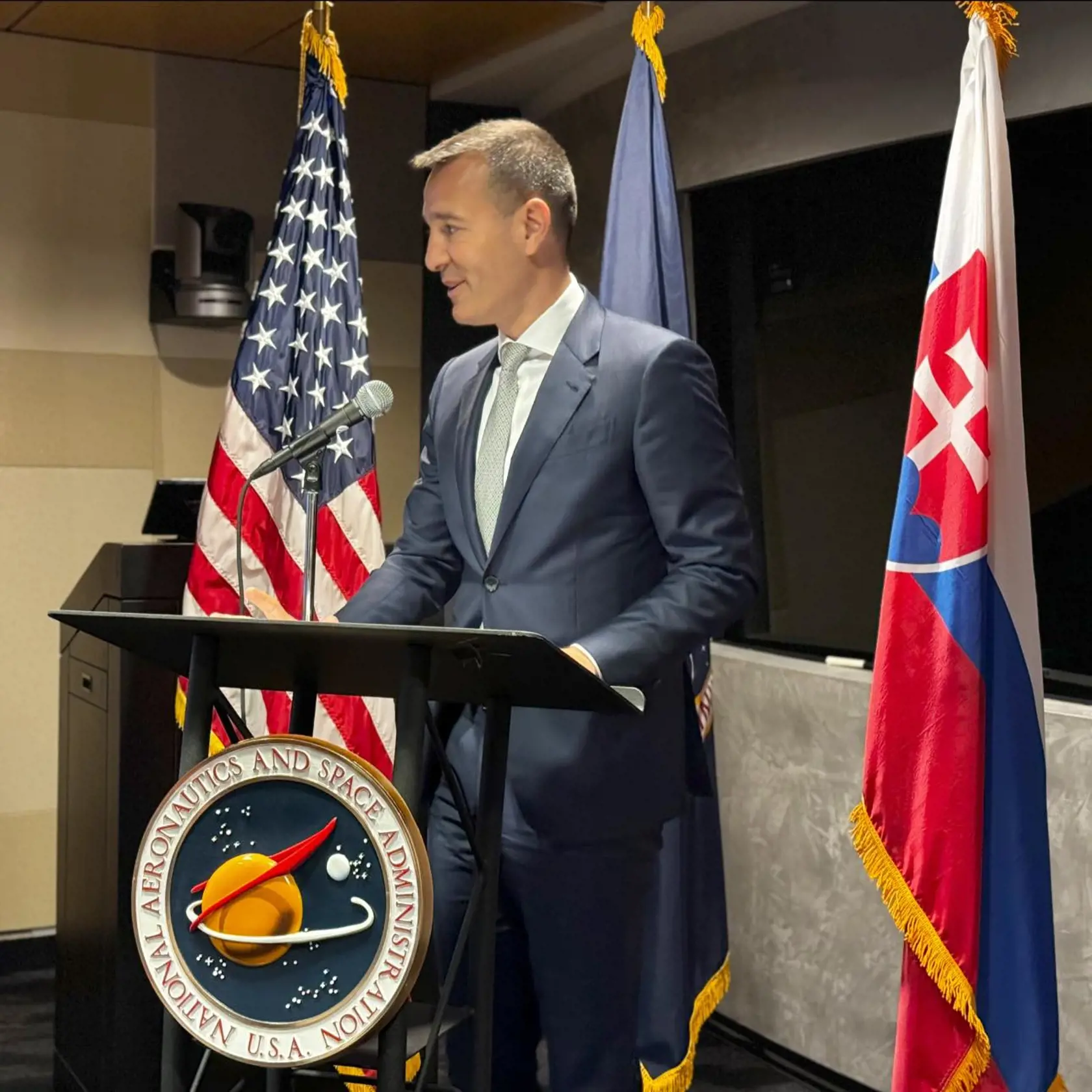 Minister školstva Tomáš Drucker navštívili počas svojej pracovnej cesty v Amerike spoločnosti META a NASA.