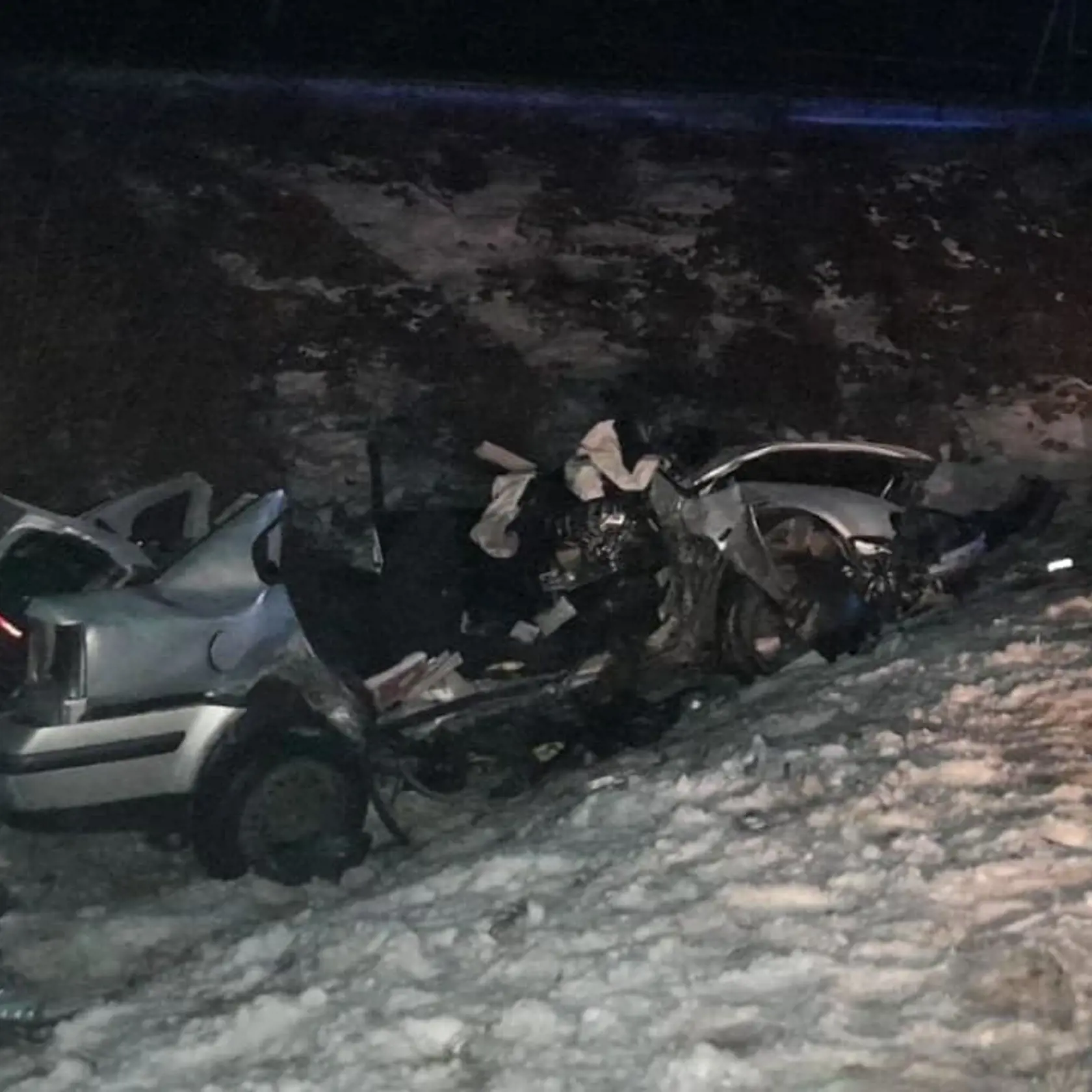 Dopravnú nehodu dvoch osobných motorových vozidiel, ku ktorej došlo v utorok popoludní neďaleko Humenného, neprežili traja z jej siedmich účastníkov.