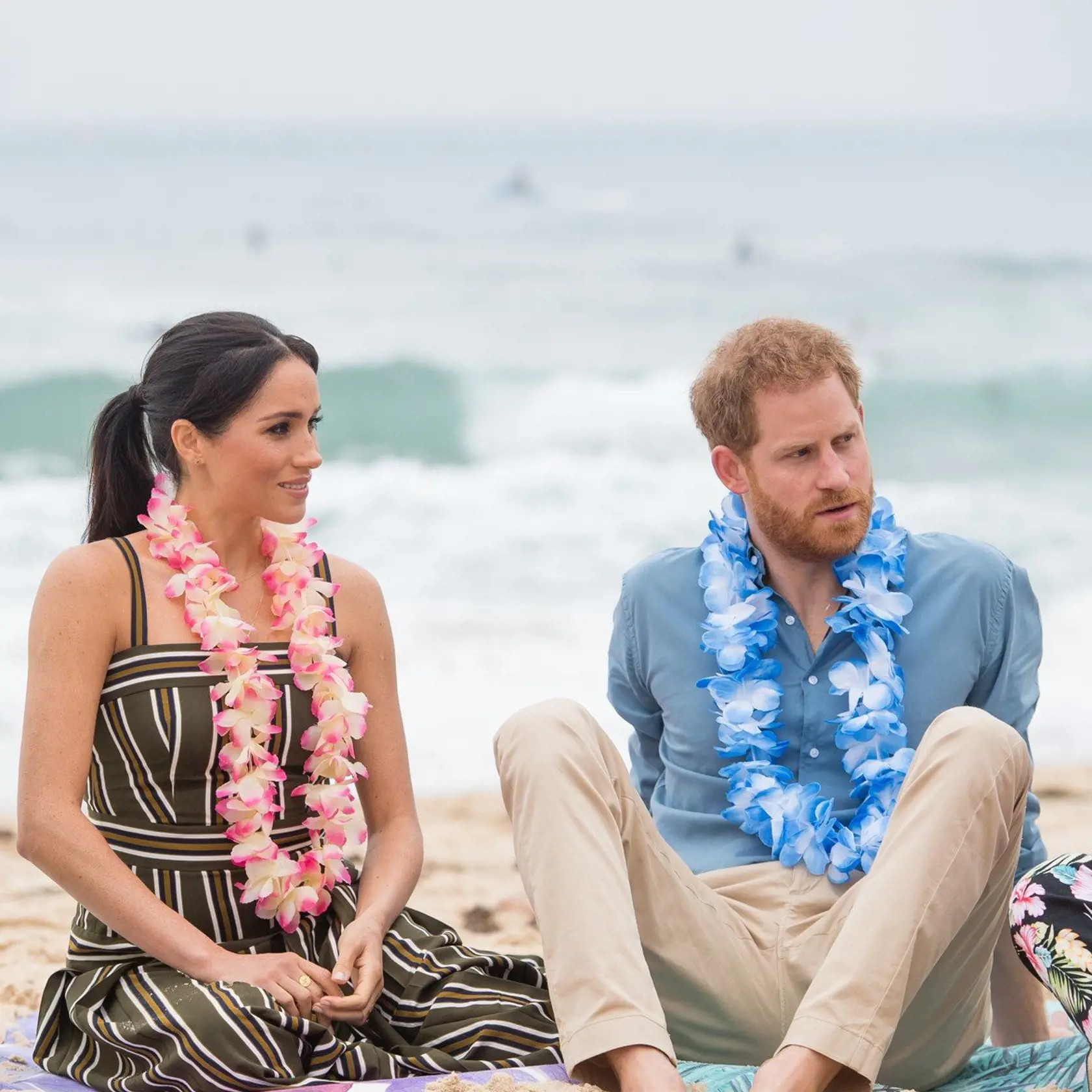 Meghan a Harry na slávnej austrálskej pláži Bondi v Sydney.

