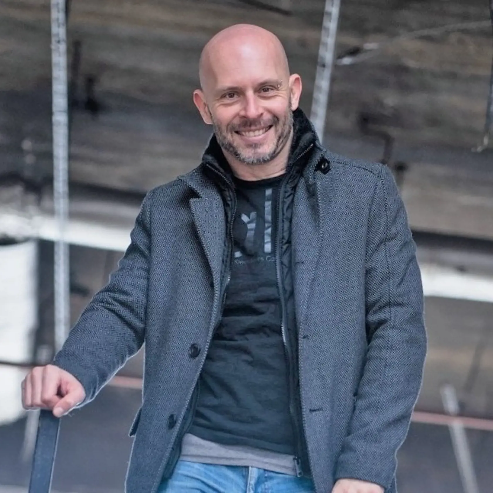Záujem o jeho služby prejavujú najmä mladšie ženy, ktoré majú dosť nezrelých mužov vo svojom okolí. „Najmladšia klientka mala okolo 20 rokov, najstaršia asi 40. Tieto baby si ma volajú, pretože im chýba gentlemanstvo. Sú sklamané z toho, ako sa k nim správajú ich rovesníci,“ hovorí Andy.