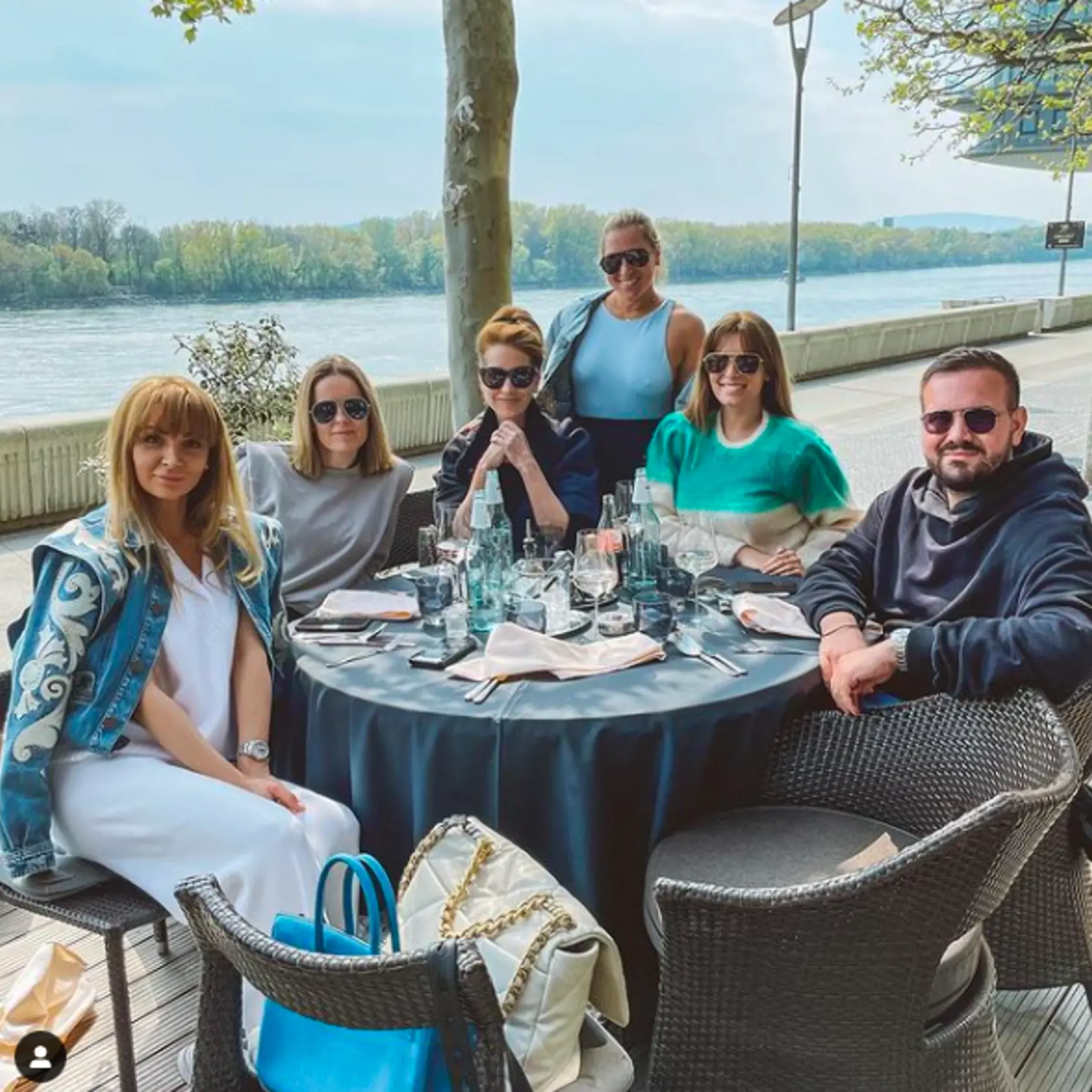 Cibulková si užila otvorenie terás s kamarátmi.