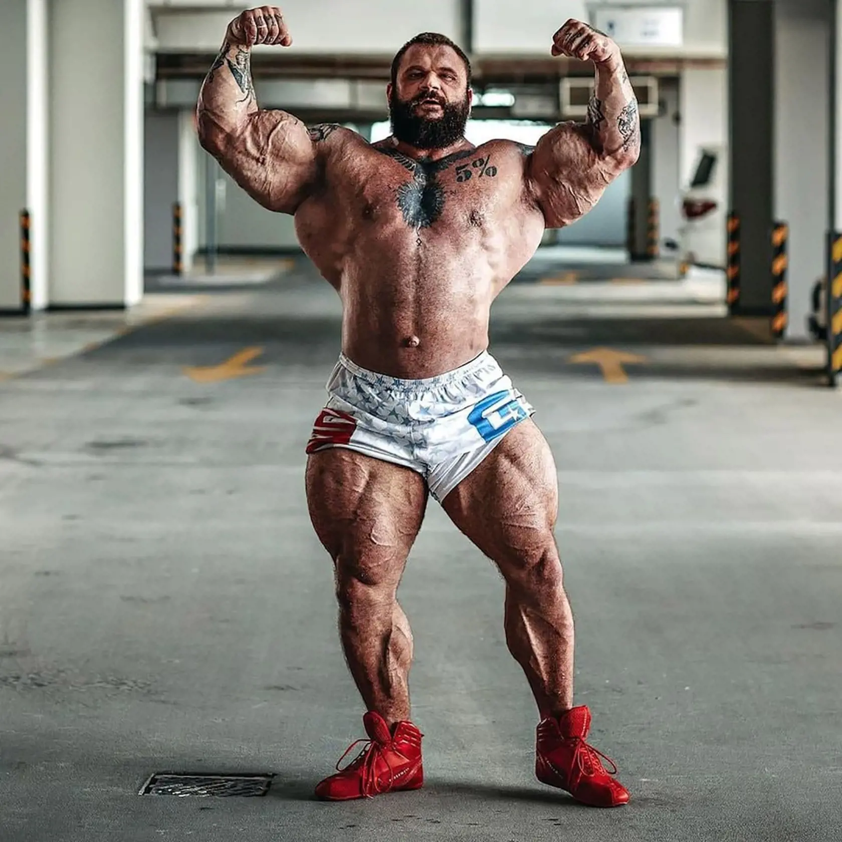 Yefimchyk, ktorý meral 185 centimetrov a vážil viac ako 160 kilogramov, sa stal známym svojím extrémnym fitness životným štýlom, o ktorý sa delil so svojimi nasledovníkmi po celom svete. Medzinárodné uznanie získal po tom, ako sa v roku 2020 presťahoval do Ameriky a začal spolupracovať s americkou značkou 5% Nutrition. Hoci sa neskôr so značkou rozišiel, pokračoval v kariére fitnes influencera a založil vlastnú líniu výživových doplnkov a oblečenia.