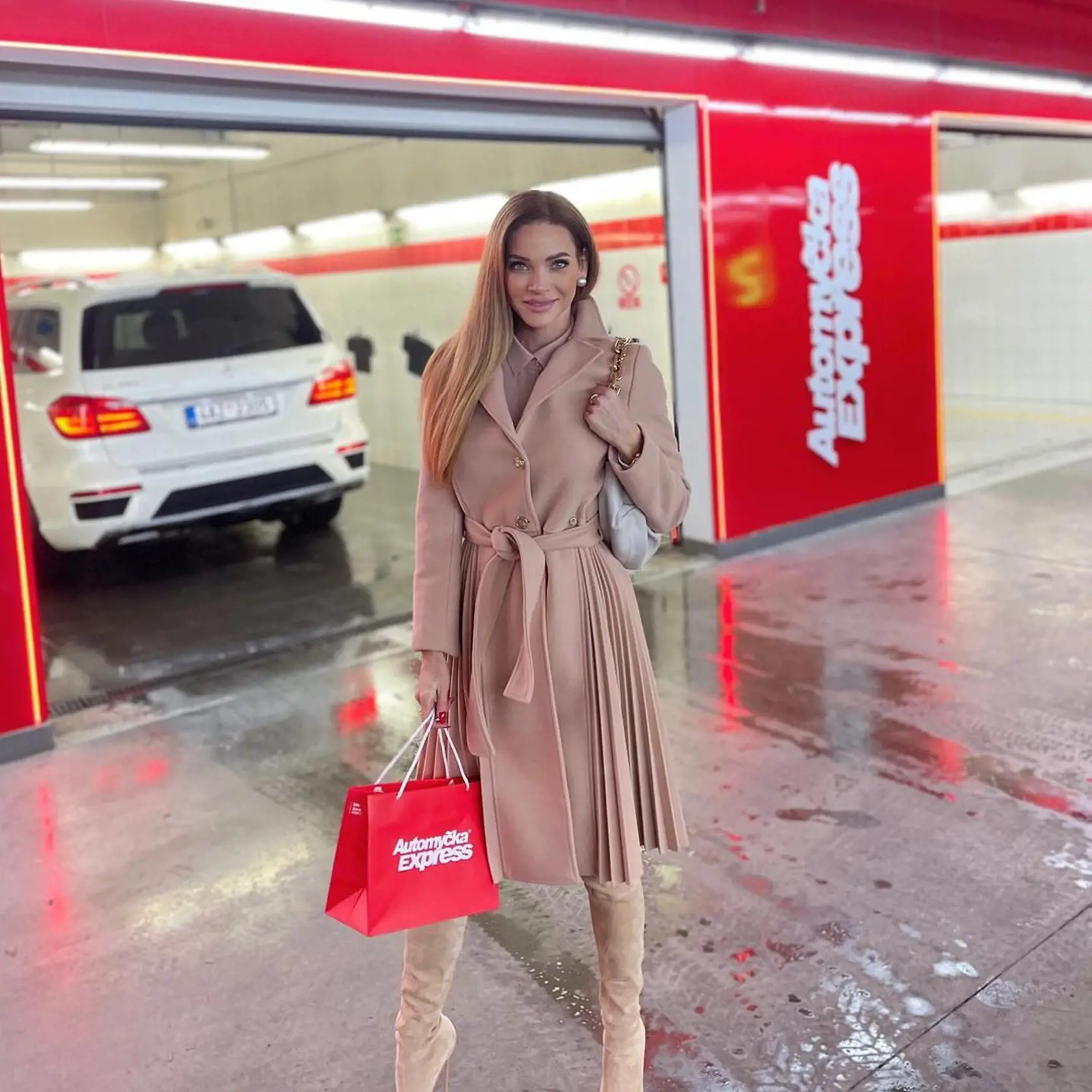 Kombinácie naturálnych odtieňov pôsobia veľmi šarmantne. Andrea je stelesnením elegancie.