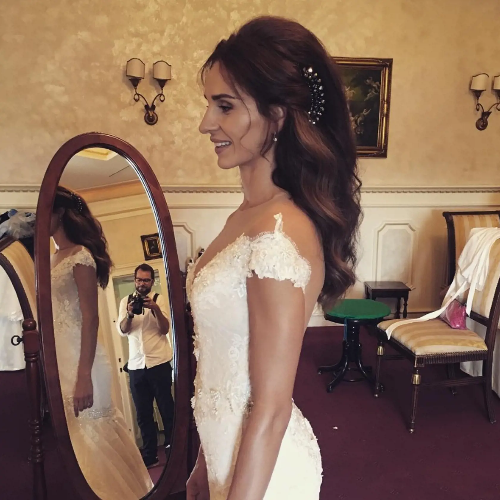 Manželka Andreja Sekeru Katka mala na sebe krásne šaty a v deň D žiarila.