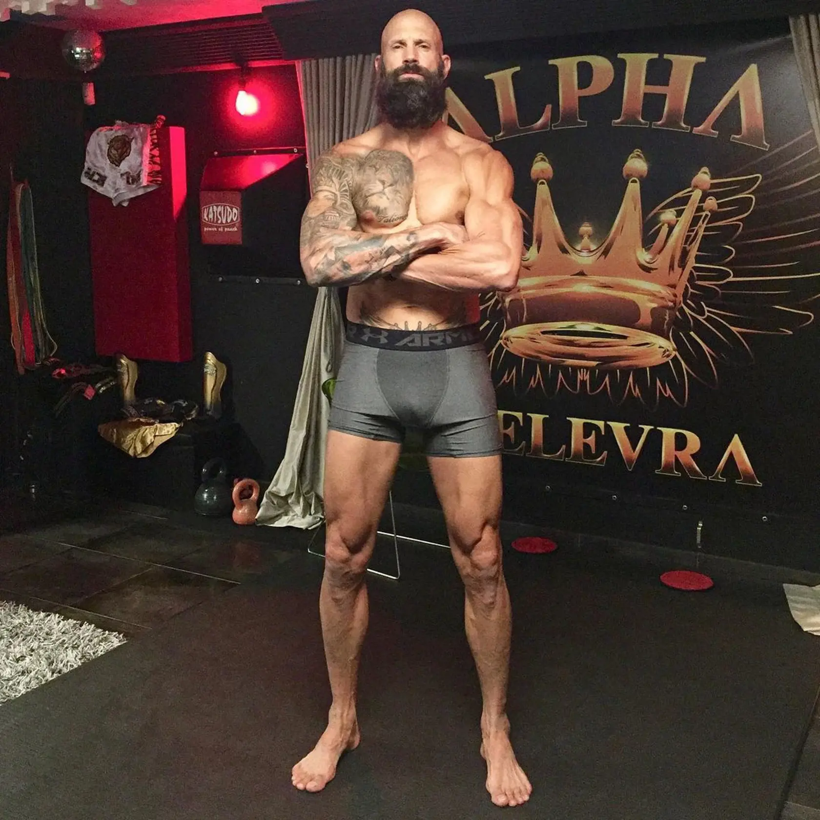Matej Jurkovič poriadne zmenil imidž. Dnes pripomína viac Robinsona než Herkulesa.