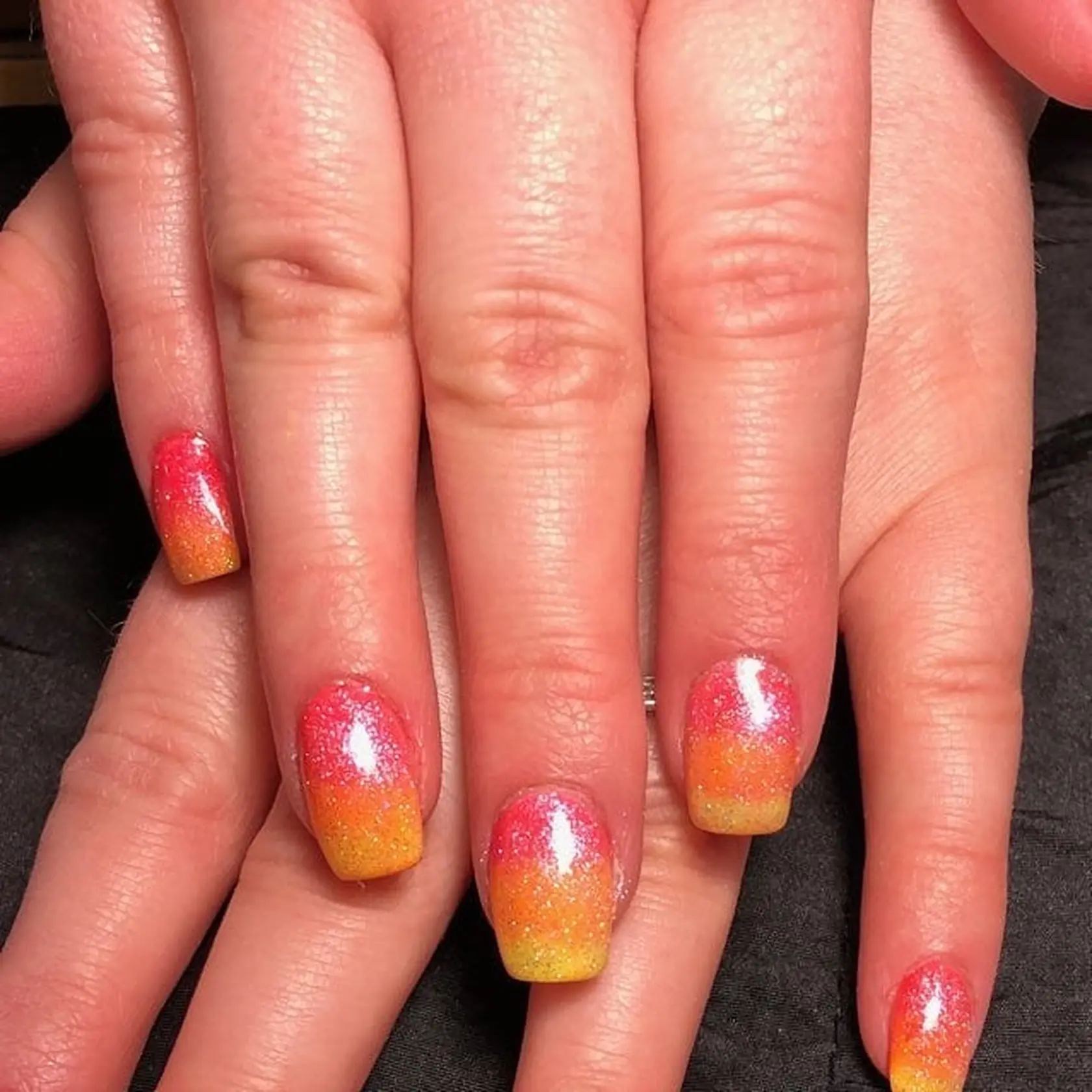 Sunset Ombre manikúra od @nailsbykrissy
