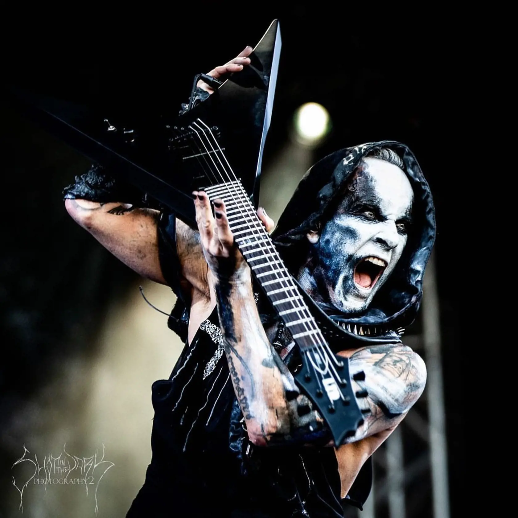 Všade, kde príde frontman deat-metalovej kapely Behemothu Adam 'Nergal' Darski, má s tým cirkev obrovské problémy.