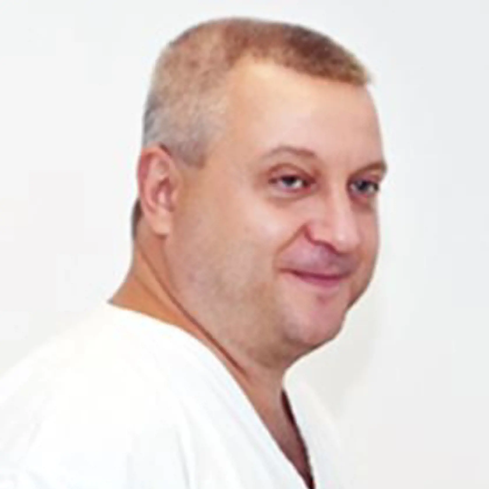 Urológ Svetozár Náter: Optimálny denný príjem tekutín je individuálny, u dospelých ľudí by sa mal príjem pohybovať od cca 2 do 3 litrov vody vo viacerých dávkach v závislosti aj od vonkajšej teploty.