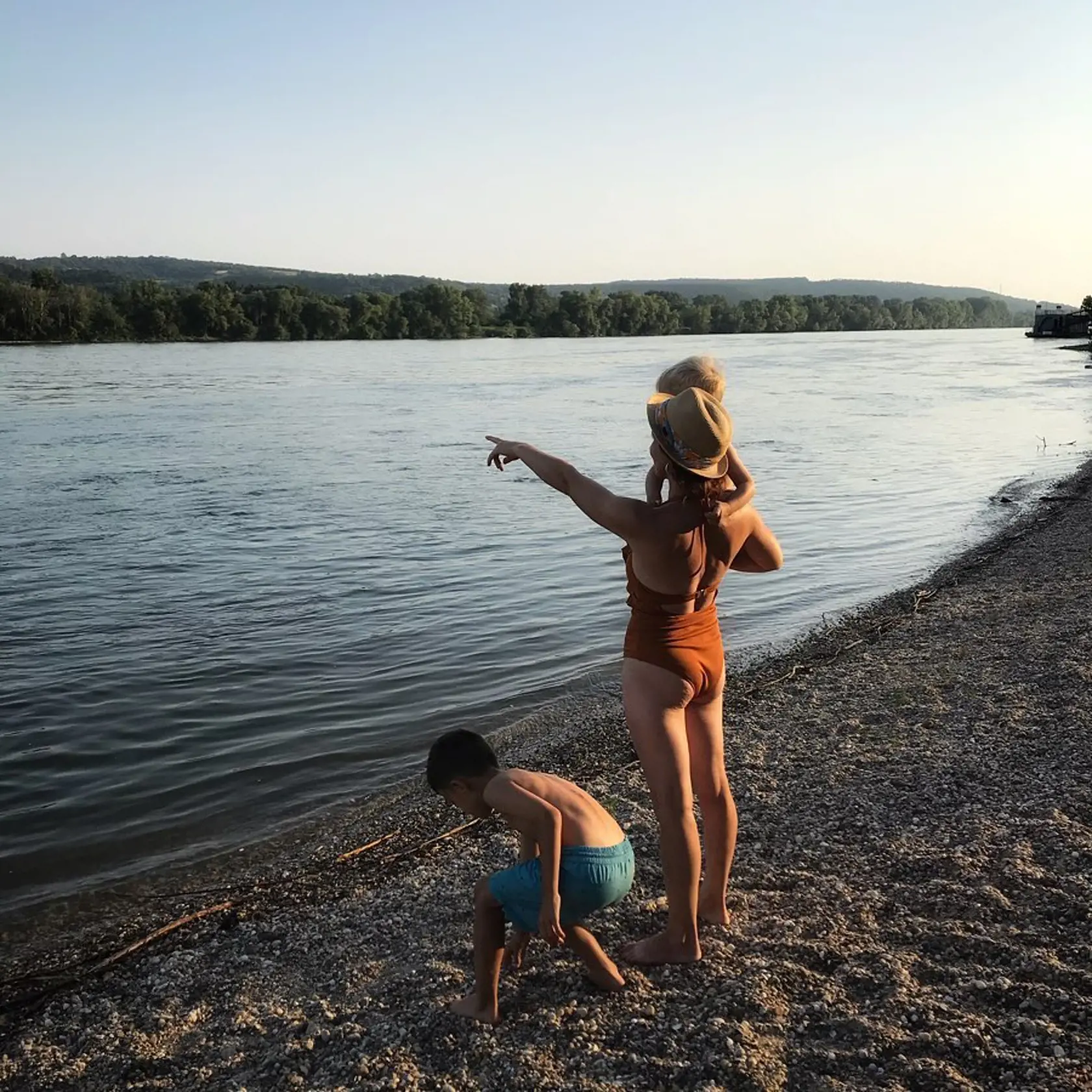 Viki Ráková so synmi