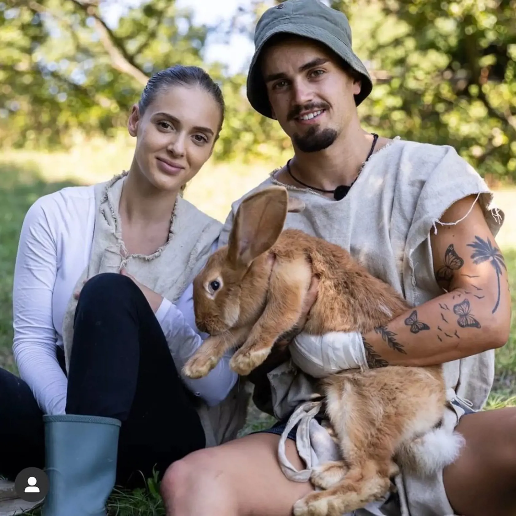 Alex a Šimon na zábere, keď obaja súťažili v šou Farma.
