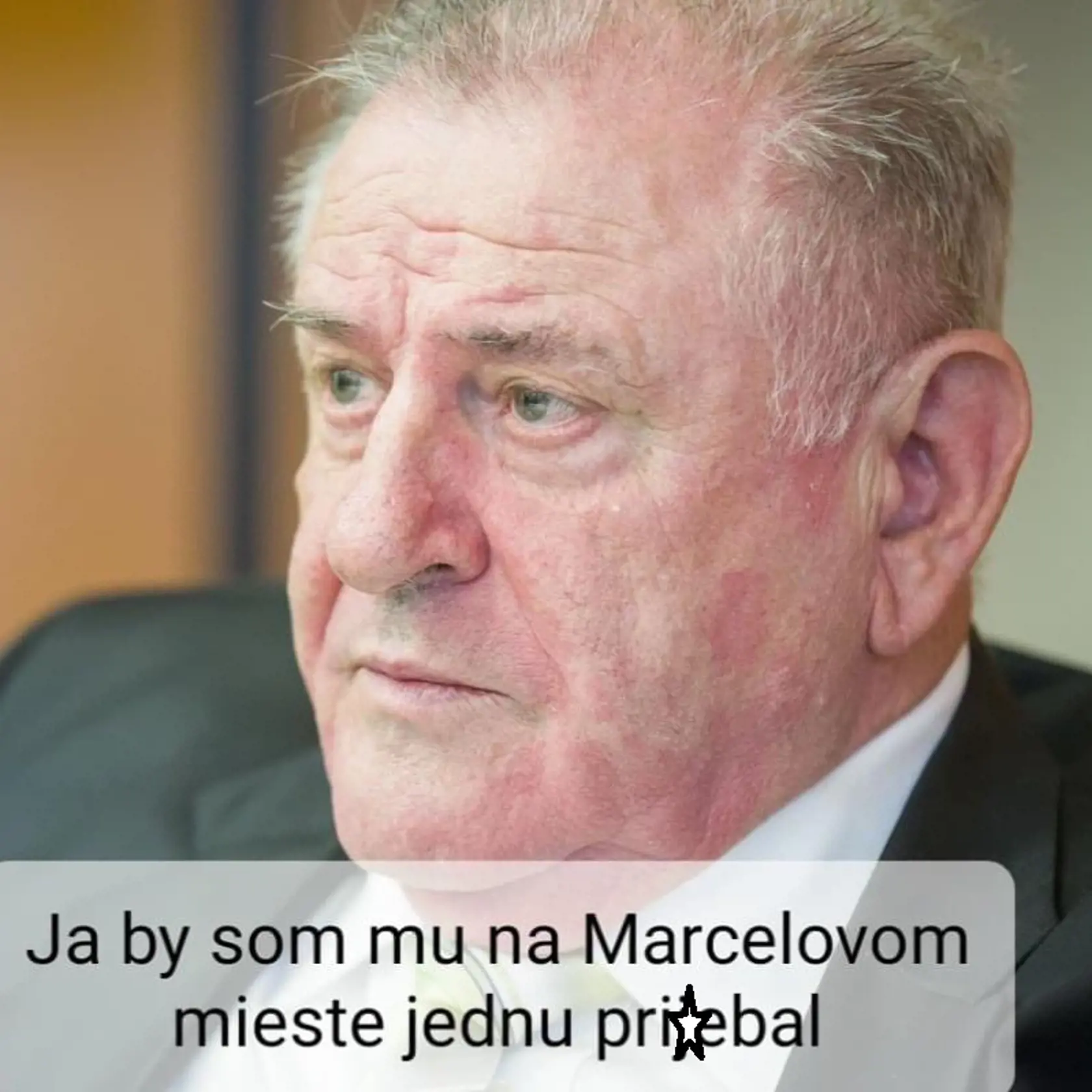 Internet si uťahuje z Merčiaka po jeho vulgárnom výbuchu.