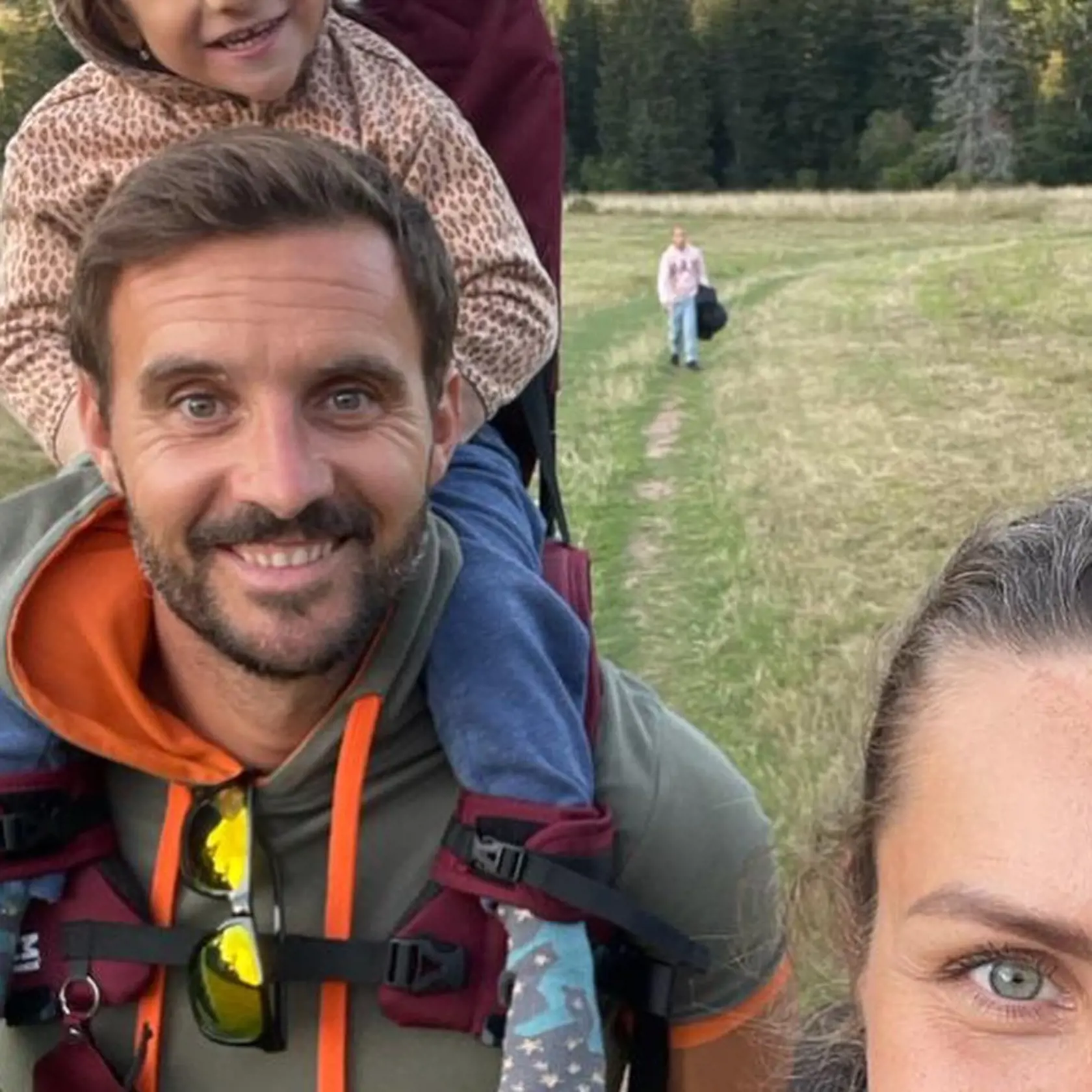 Stavy úzkosti začal pociťovať po tom, čo sa rozviedol s markizáčkou Miriam Kalisovou. „Oddelené žitie od rodiny a najmä od dieťaťa som znášal naozaj ťažko. Dovtedy som u nás v rodine rozvod ni­kdy nezažil. Bolo to pre mňa niečo nové a mal som pocit, že je zlé, že sa to deje práve mne. Nevedel som si predstaviť, že po tri a pol roku života s dcérou ju zrazu nebudem mať každý deň pri sebe. Nevedel som to spracovať,“ priznáva otvorene pre PLUS 7 DNÍ.