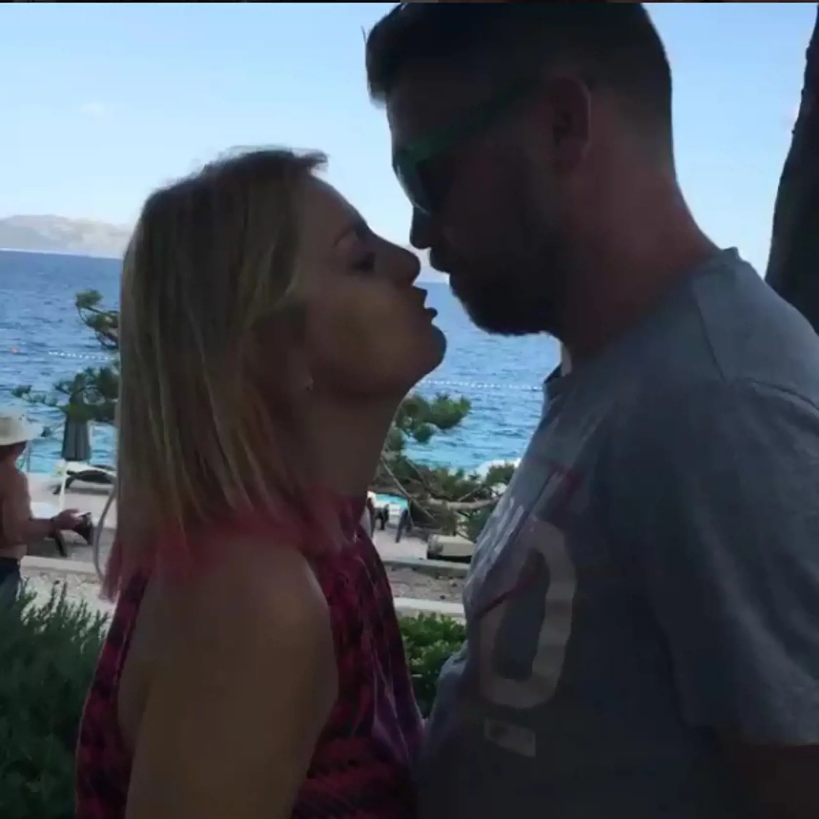 Evita si nafarbila končeky vlasov naružovo. Na fotke s partnerom Pavlom.