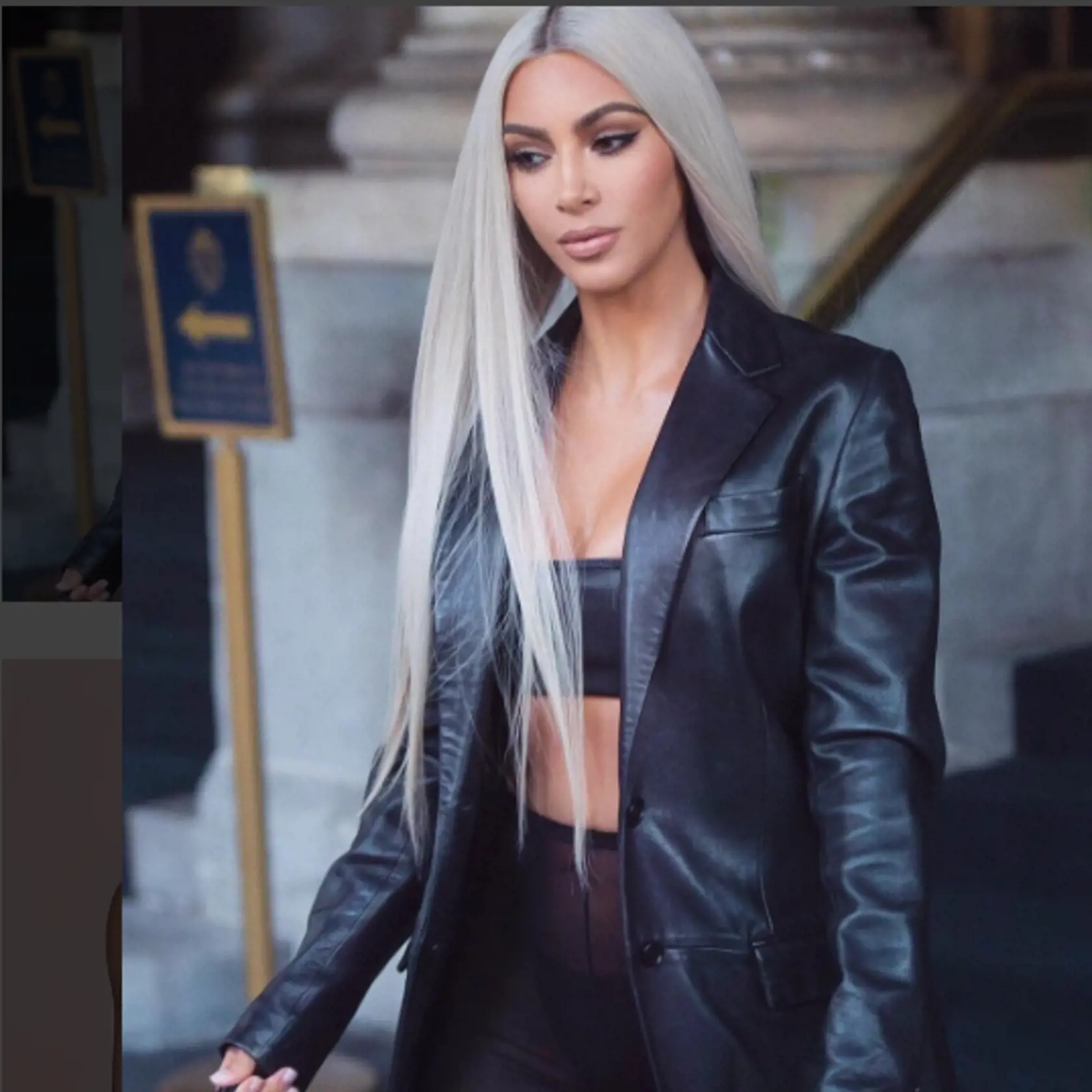 Kim Kardashian sa vybrala na prechádzku dokonca v priesvitných legínach.