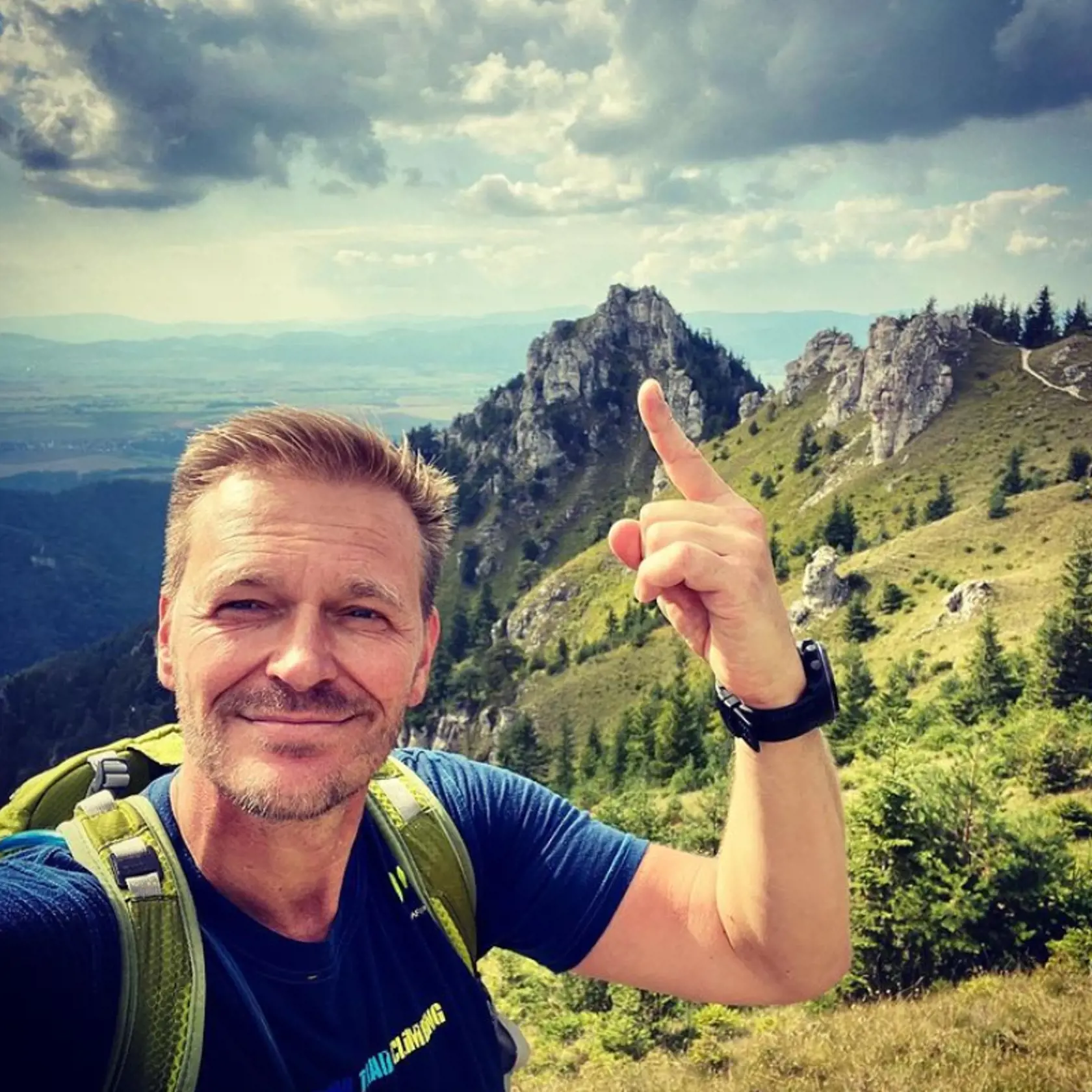 Martin Nikodým patrí na Slovensku k moderátorským stáliciam. Aj keď vyštudoval bábkoherectvo, jeho kroky viedli do komerčného rádia, kde ako moderátor pôsobil dlhé roky.  Okrajovo sa však venoval aj herectvu. Z rozhlasového éteru sa dostal aj pred televízne kamery ako moderátor mládežníckych relácií. Neskôr dostal príležitosť moderovať aj veľké televízne šou. Je vášnivý cestovateľ, fotograf a včelár.
