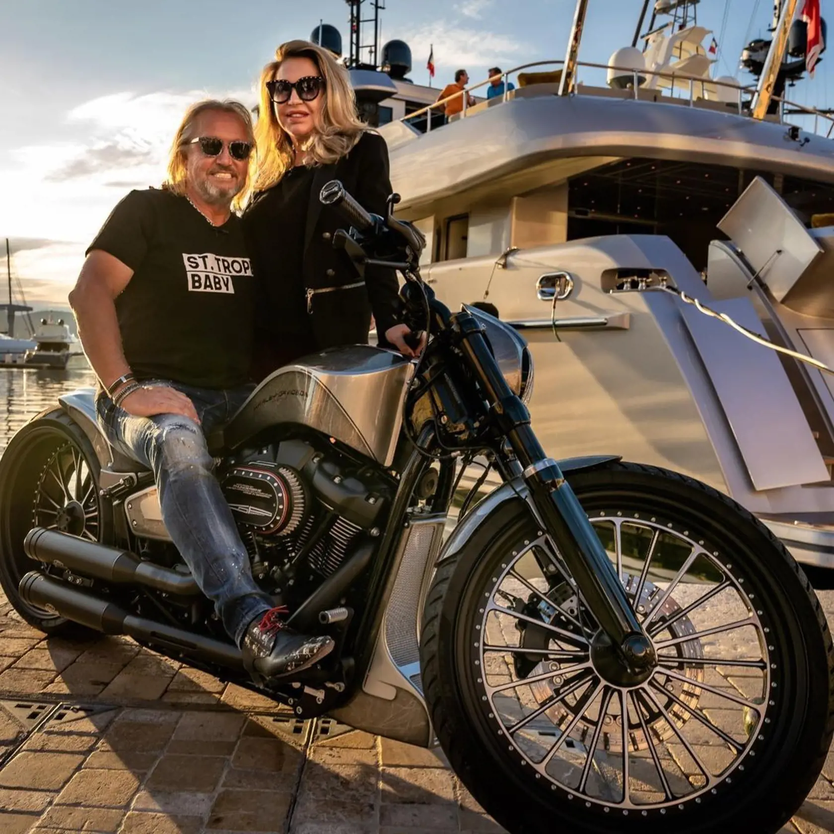 Robert miluje luxusné autá aj motorky. Na sociálnej sieti instagram sa pochválil aj svojou novou hračkou.