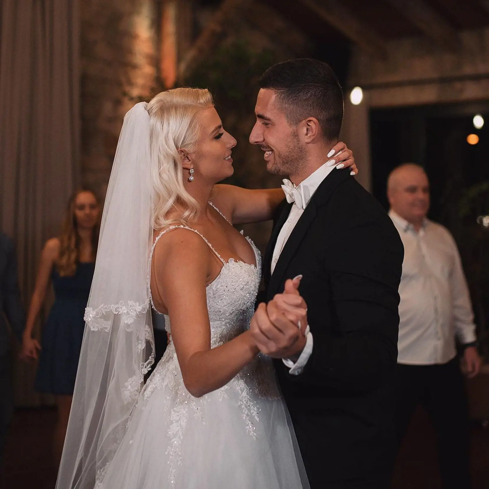 Laure a Martinovi to na svadobnej fotografii pristane.
