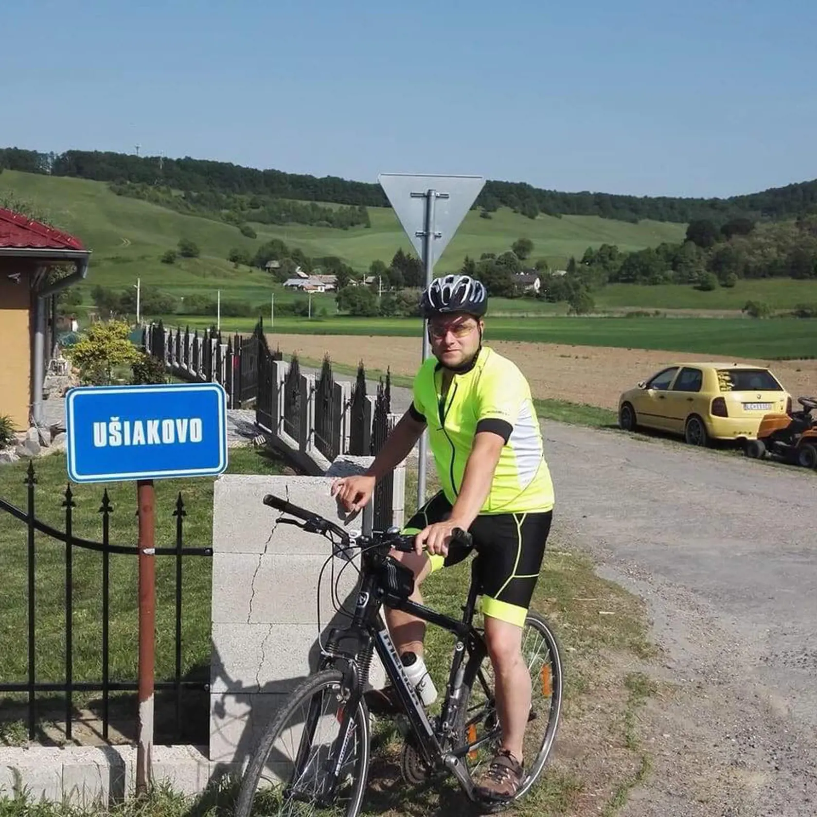 Tibor a jeho otec neprežili ťažkú nehodu. Tiborovu priateľku Martinu museli prevážať vrtuľníkom do Banskej Bystrice.