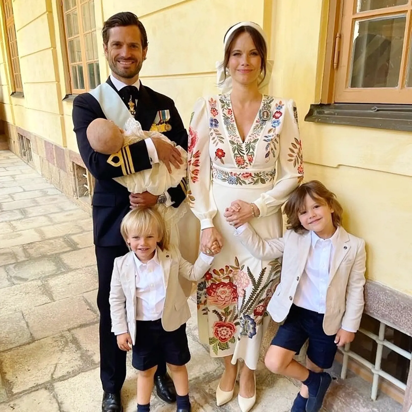 Princ Karol Filip a princezná Sofia s ratolesťami.