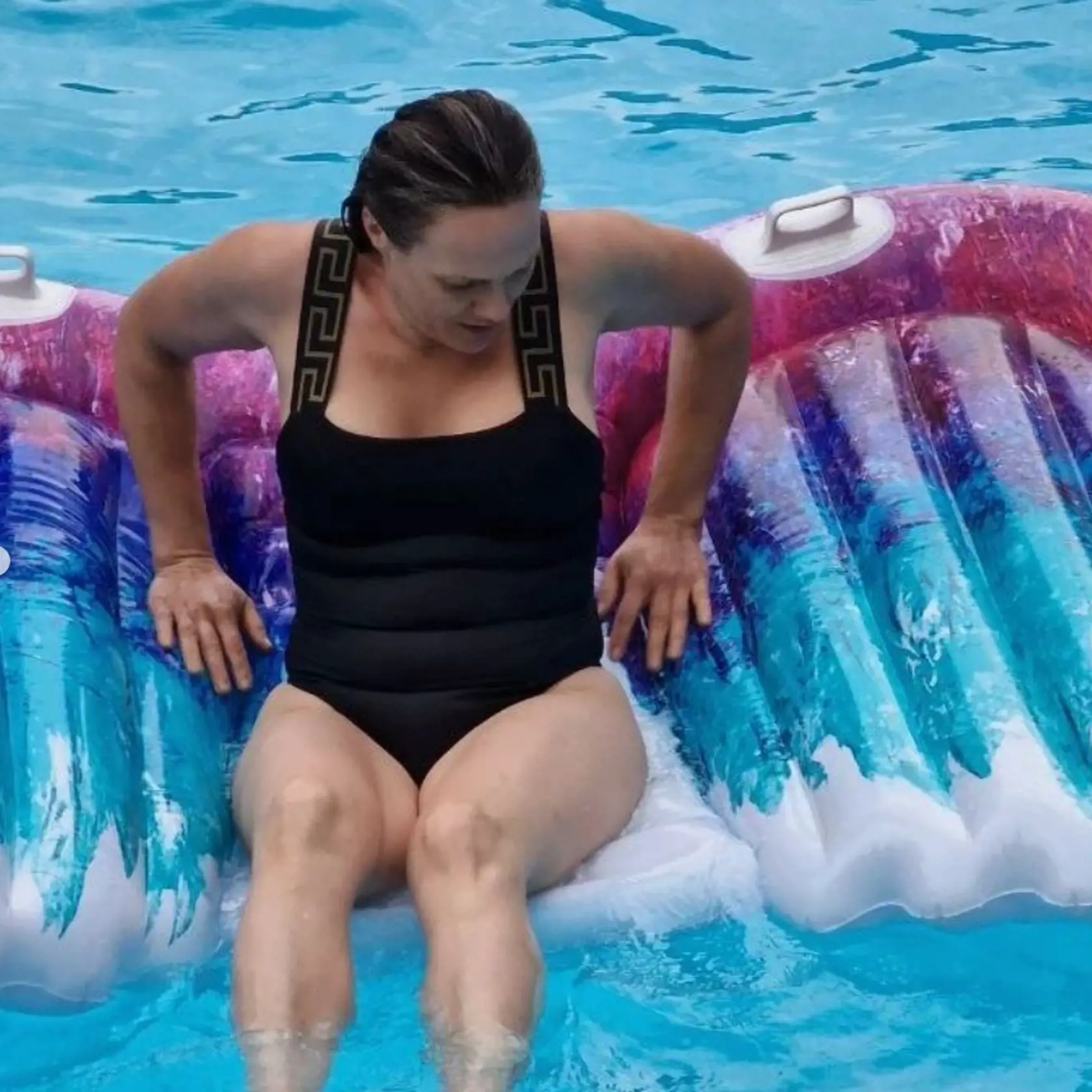 August 2023: Adriana Poláková ukázala postavu v plavkách.