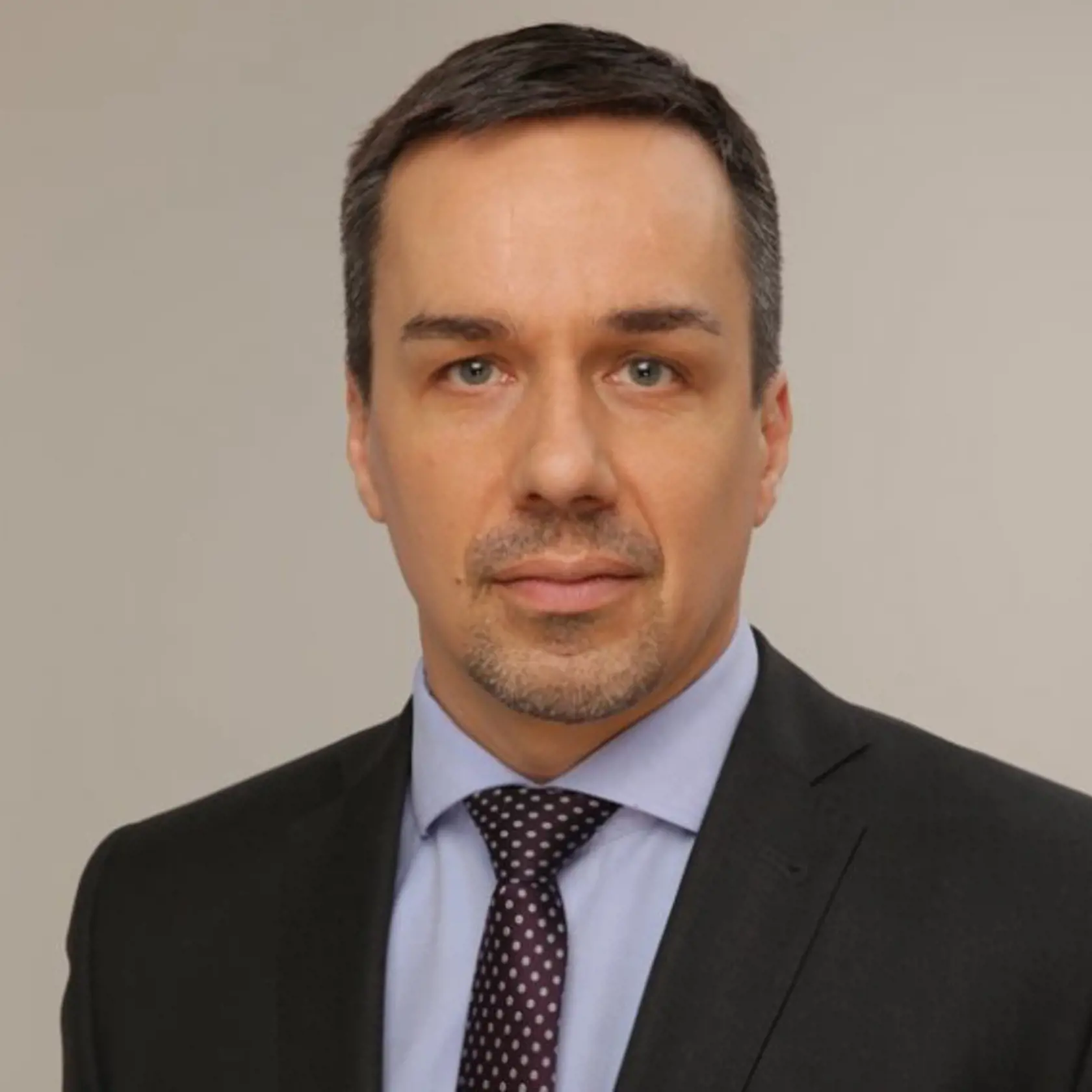 Erik Tomáš, Smer-SD: „Maroša Šefčoviča. Je to veľký profesionál, ktorý sa vždy angažoval pre Slovensko. Navyše má priateľskú povahu a schopnosť hľadať konsenzus, ktorý naša krajina dnes tak potrebuje.“