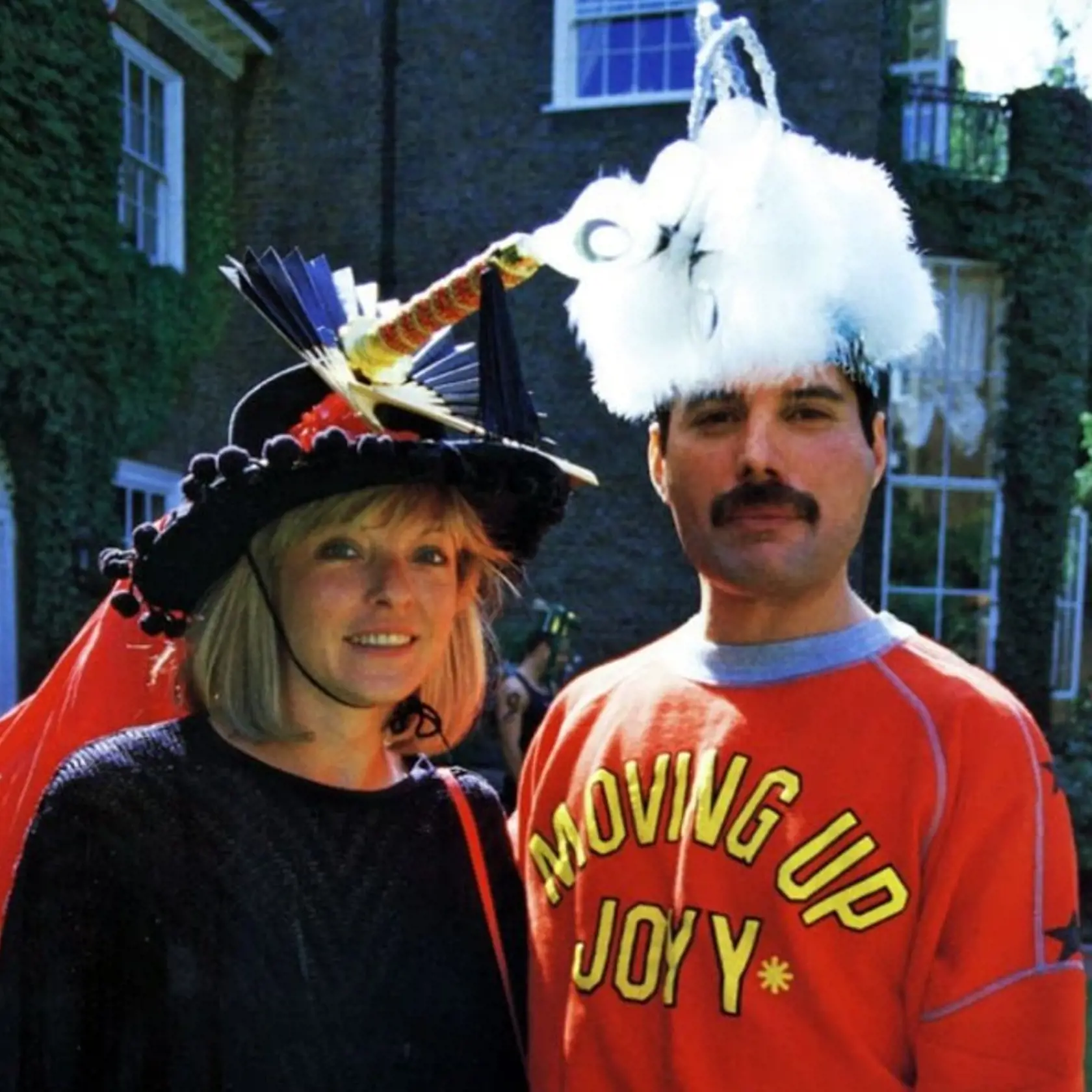 Freddie Mercury a jeho ex snúbenica Mary Austin. 