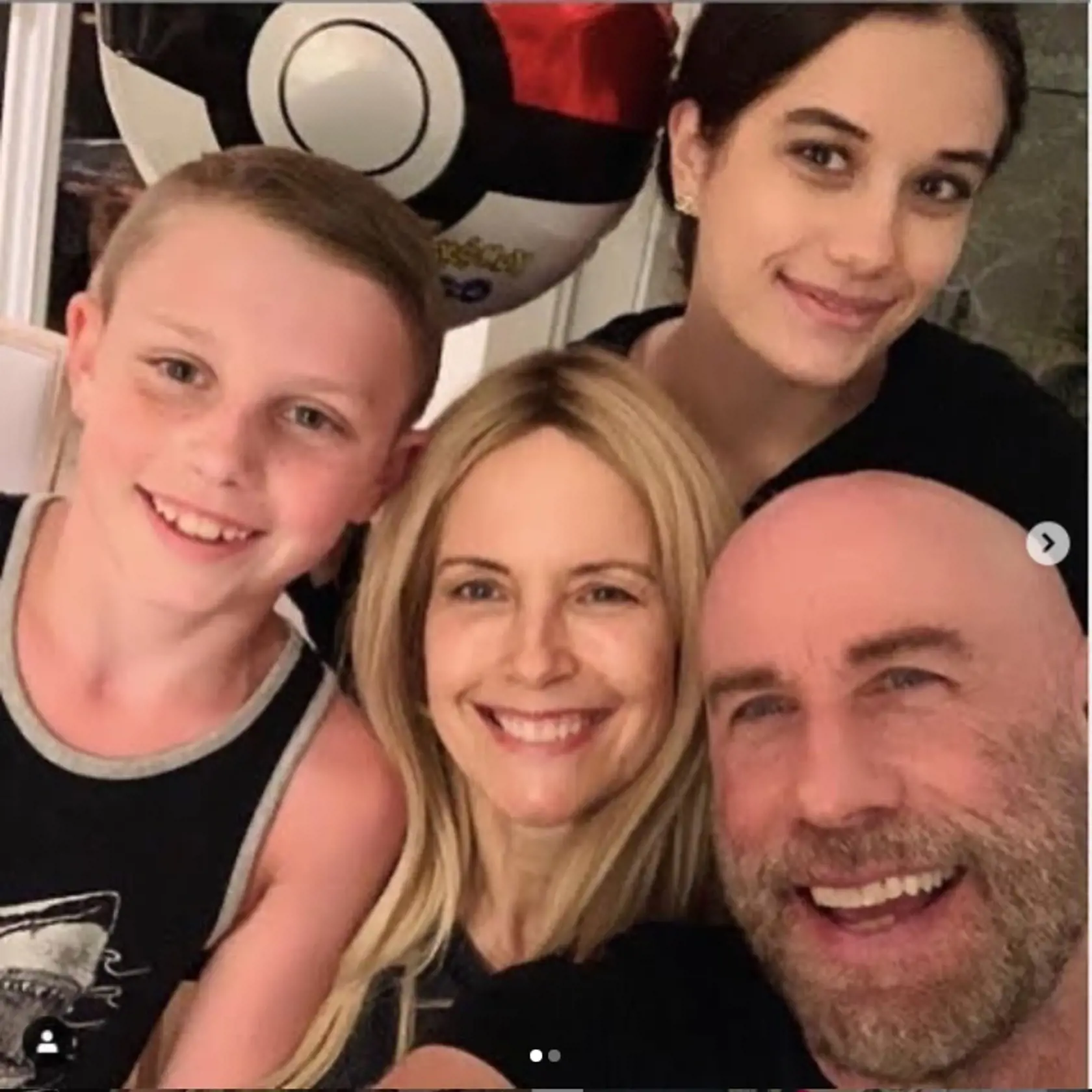 Herečka Kelly Preston, manželka herca Johna Travoltu zomrela vo veku 57 rokov na rakovinu prsníka. Na snímke s dcérou Ellou a synom Benjaminom. Rodinu mala vždy na prvom mieste.