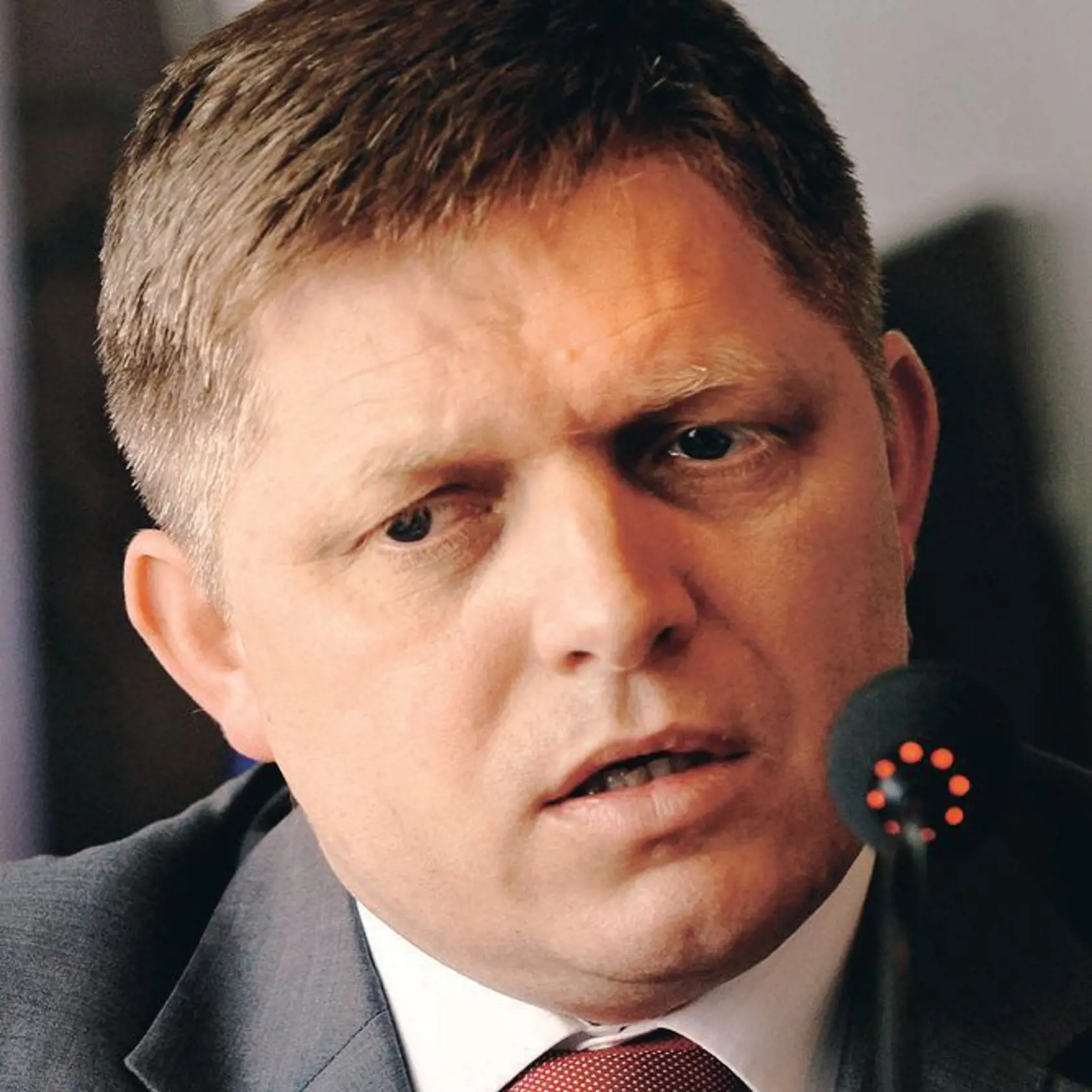 Premiér ROBERT FICO voličom vraj v kampani hovorí to, čo chcú počuť.