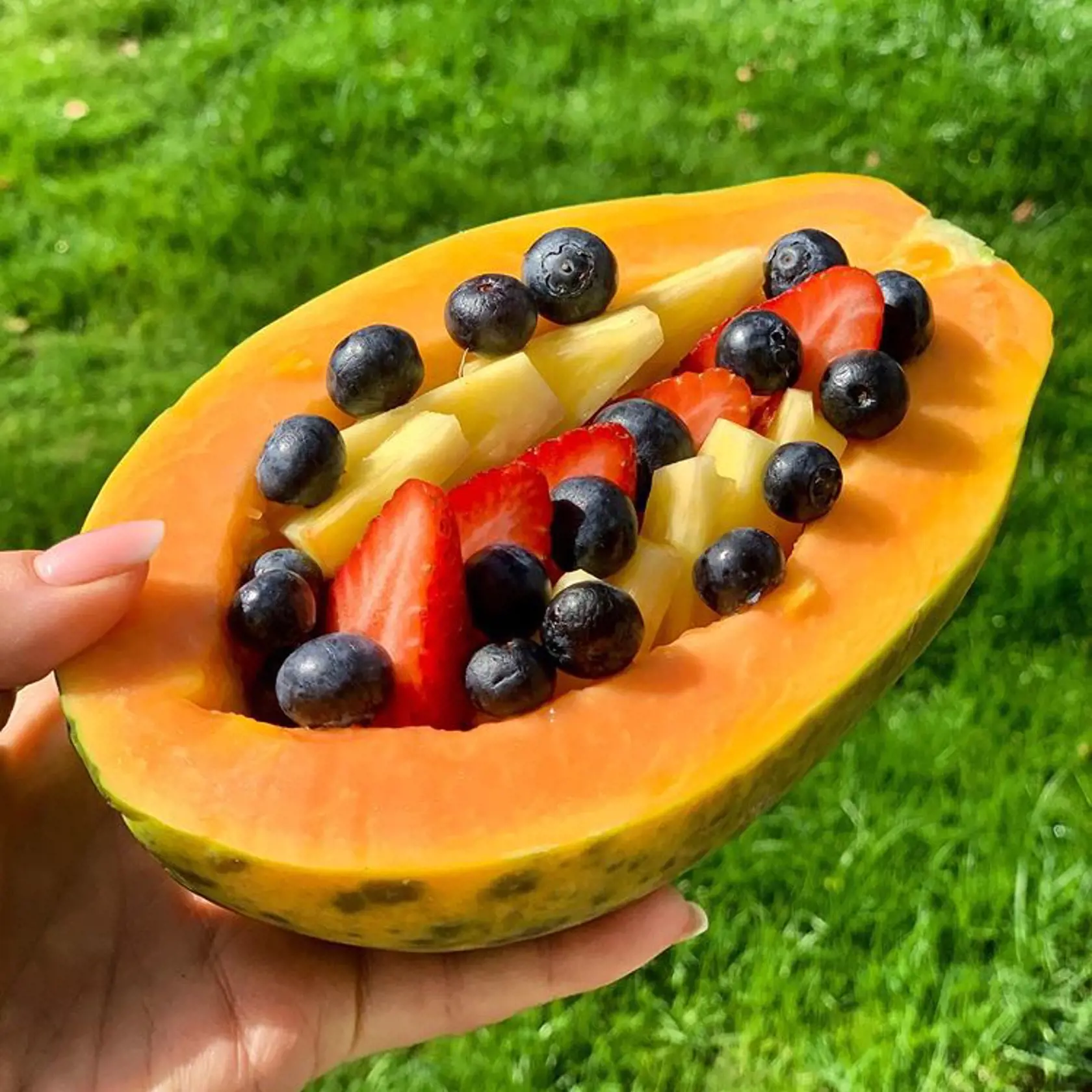 Kontroverzný melón. Pri štipke fantázie vyzerá ako... A všimol si to aj jeden z jej nafúšikov, ktorý ho okomentoval šteklivými slovami.