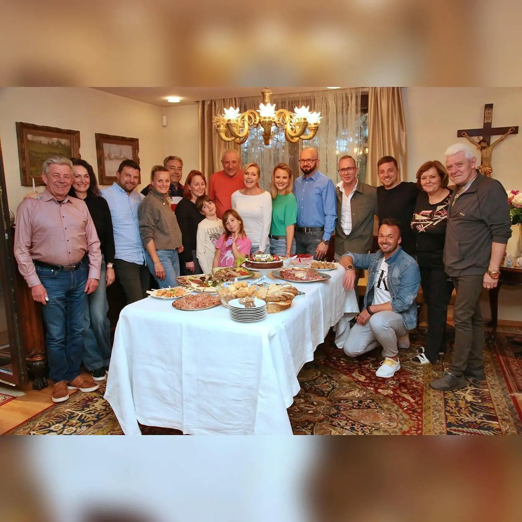 Helena prekvapila svojho Martina parádnou hostinou a dobrými priateľmi.