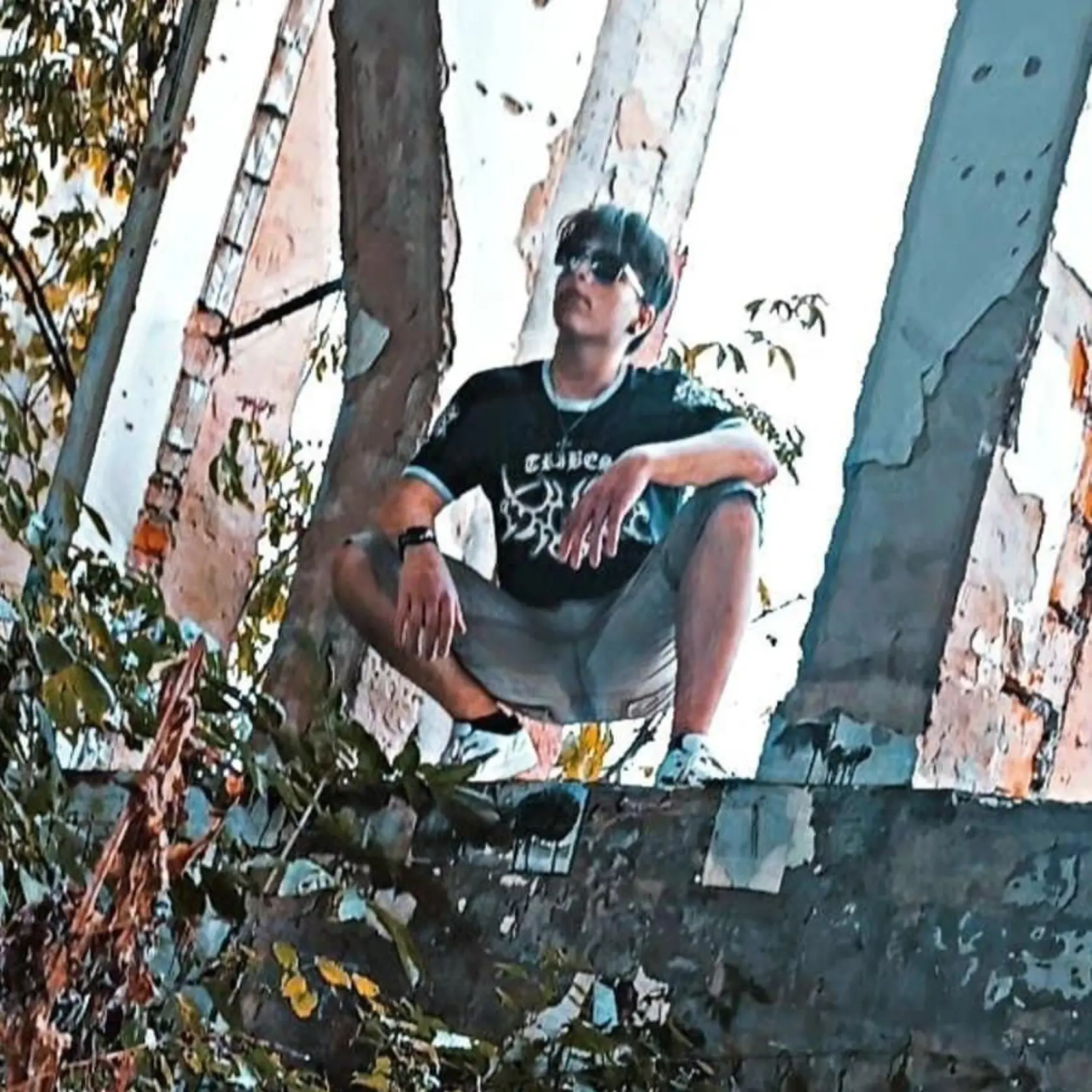 Chlapca si na streche natáčali na video aj spolužiaci, ktorí ho mali dlhodobo šikanovať. Vyzývali ho, aby skočil.