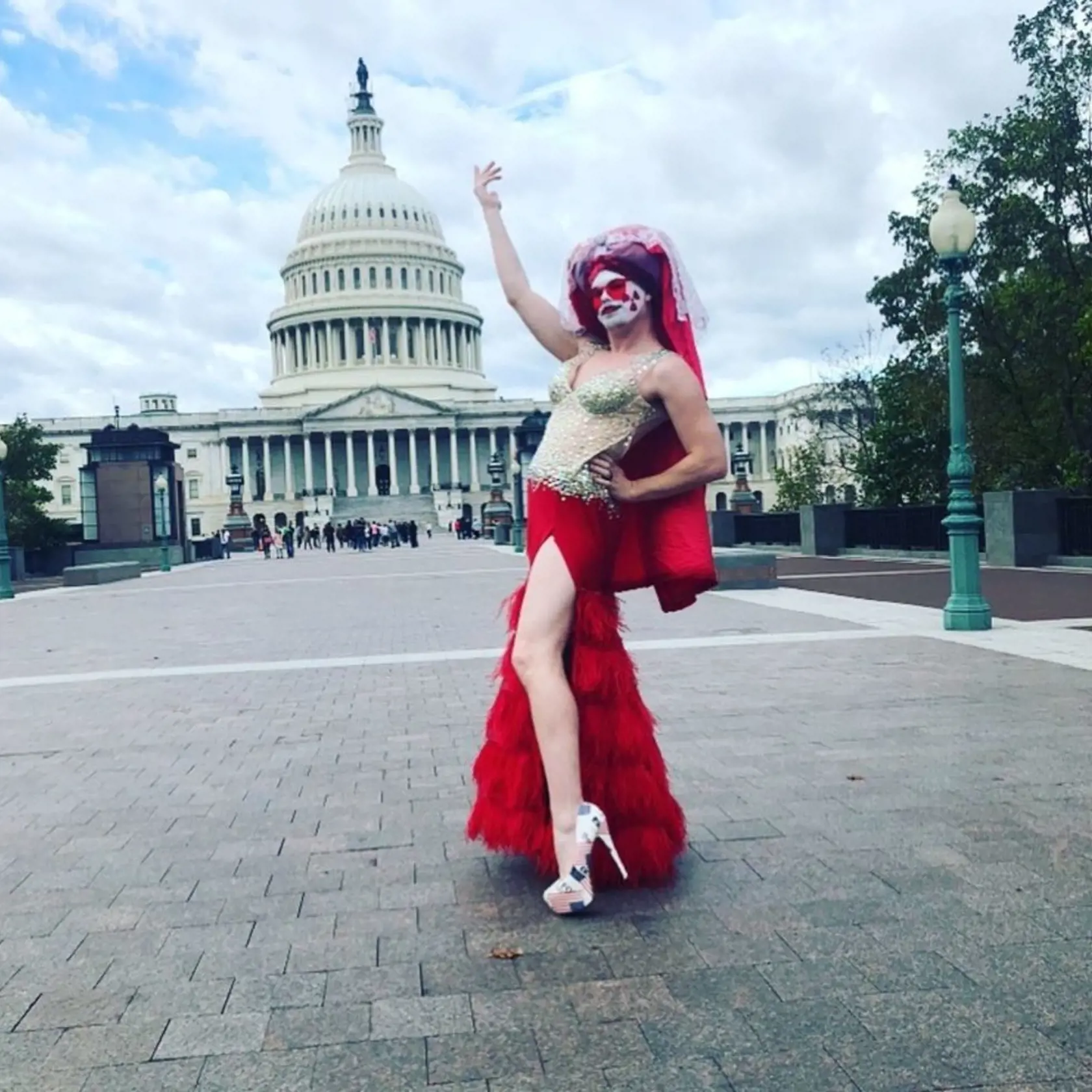Samovi Brintonovi sa dostalo veľkej pocty! Bojovníka za práva LGBTQ komunity, ktorý má dva magisterské tituly z prestížnej univerzity MIT, vymenoval Biden za šéfa svojich poradcov v oblasti jadrovej fyziky.