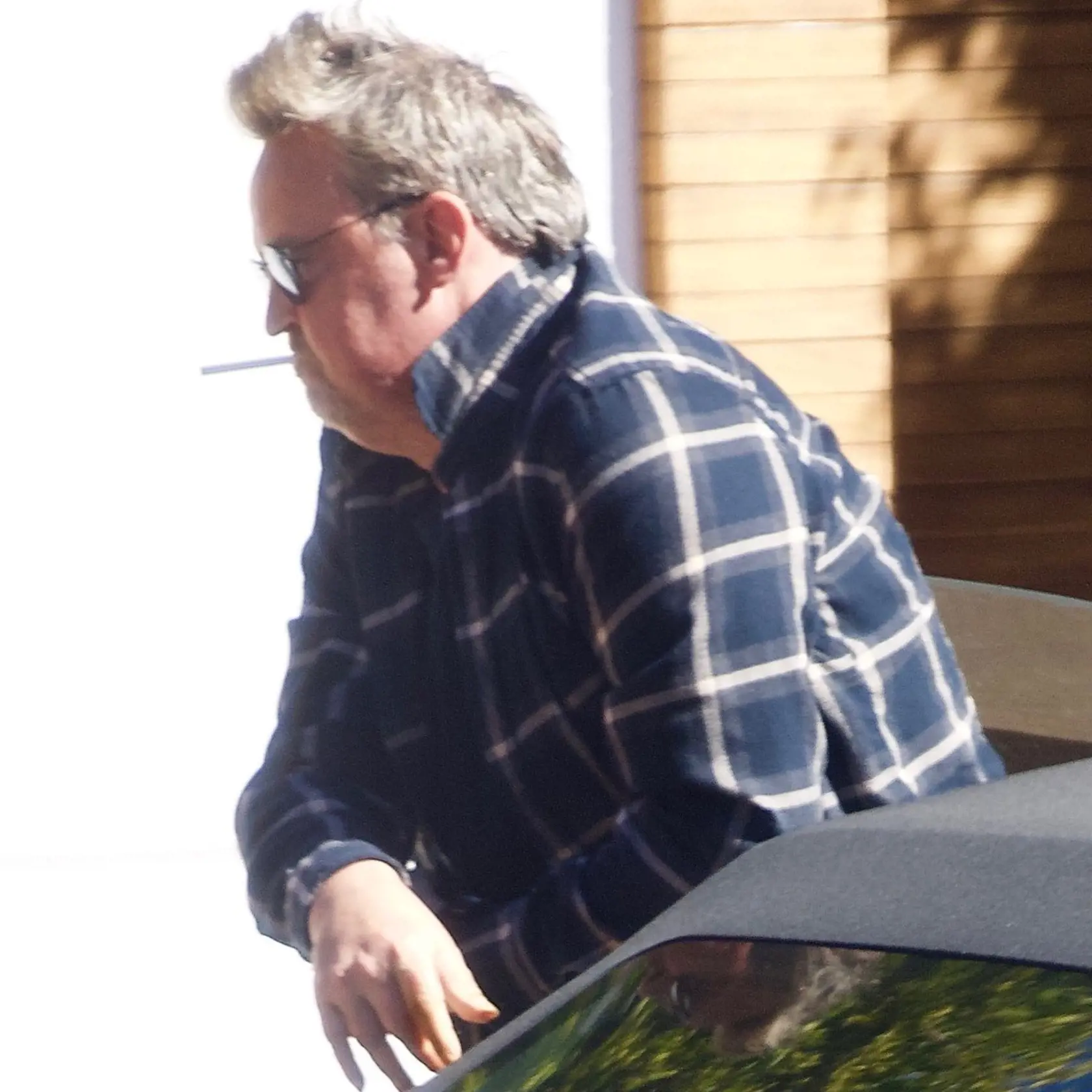 Dôkazom toho, sú aj jeho nové zábery zachytené v Los Feliz. Herca nasnímali fotografi vo vyťahanom oblečení, so zničenou tvárou a cigaretkou v ústach.