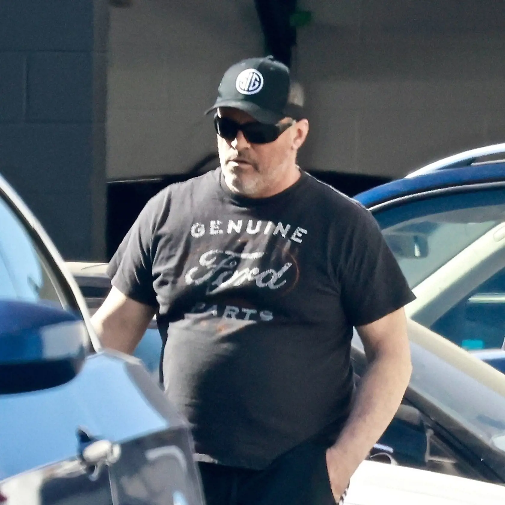 Krátko pred oznámením rozchodu sa herec Matt LeBlanc objavil 11. februára v karosárni Sherman Oaks, pričom bol jeho prírastok na hmotnosti neprehliadnuteľný. Herec mal na sebe voľné tričko s krátkym rukávom, ktoré obopínalo jeho brucho a čiapku, ktorú si maskoval tvár.