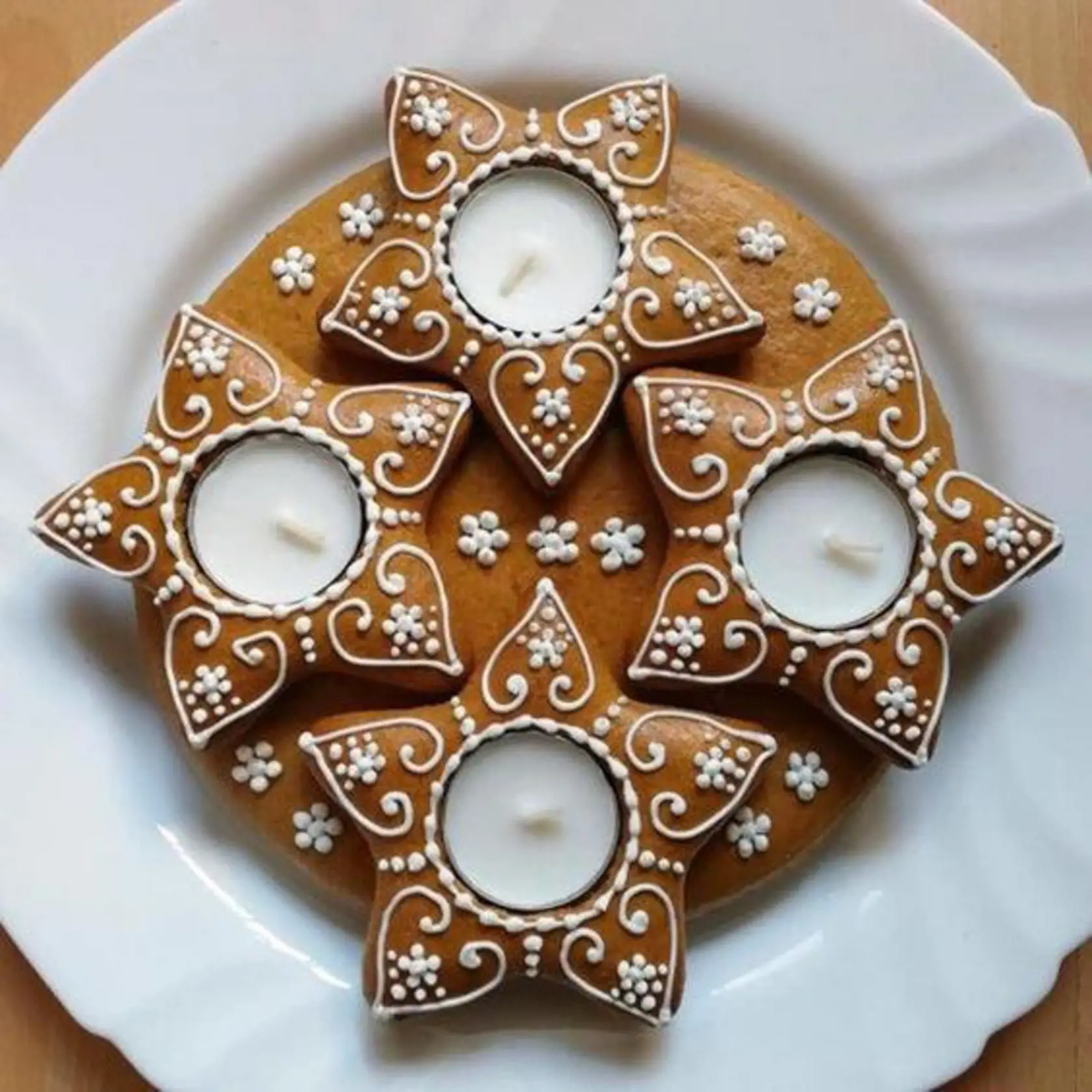 Medovníkový adventný veniec