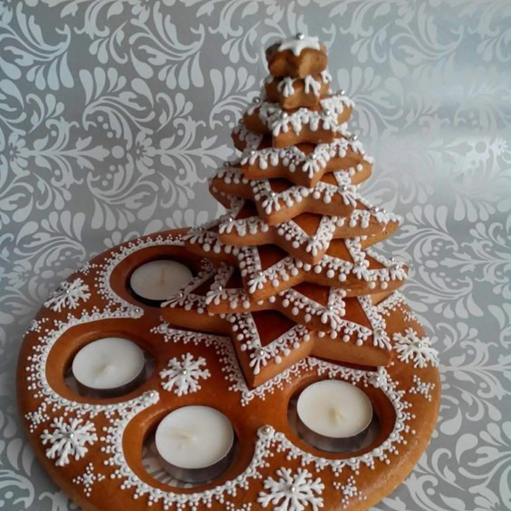 Medovníkový adventný veniec