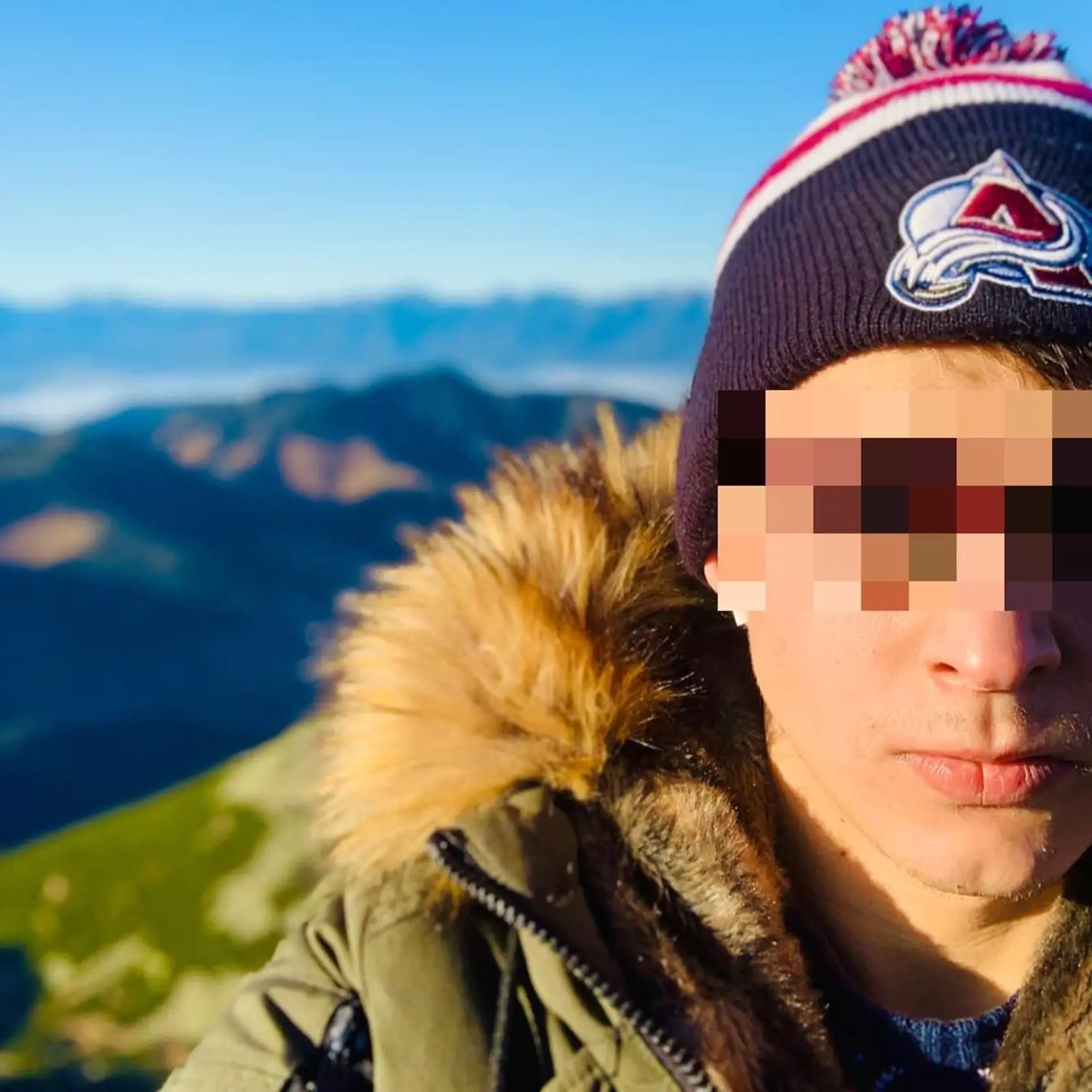 Miškin brat: Má problémy preto, lebo chcel svojej mladšej sestre pomôcť.