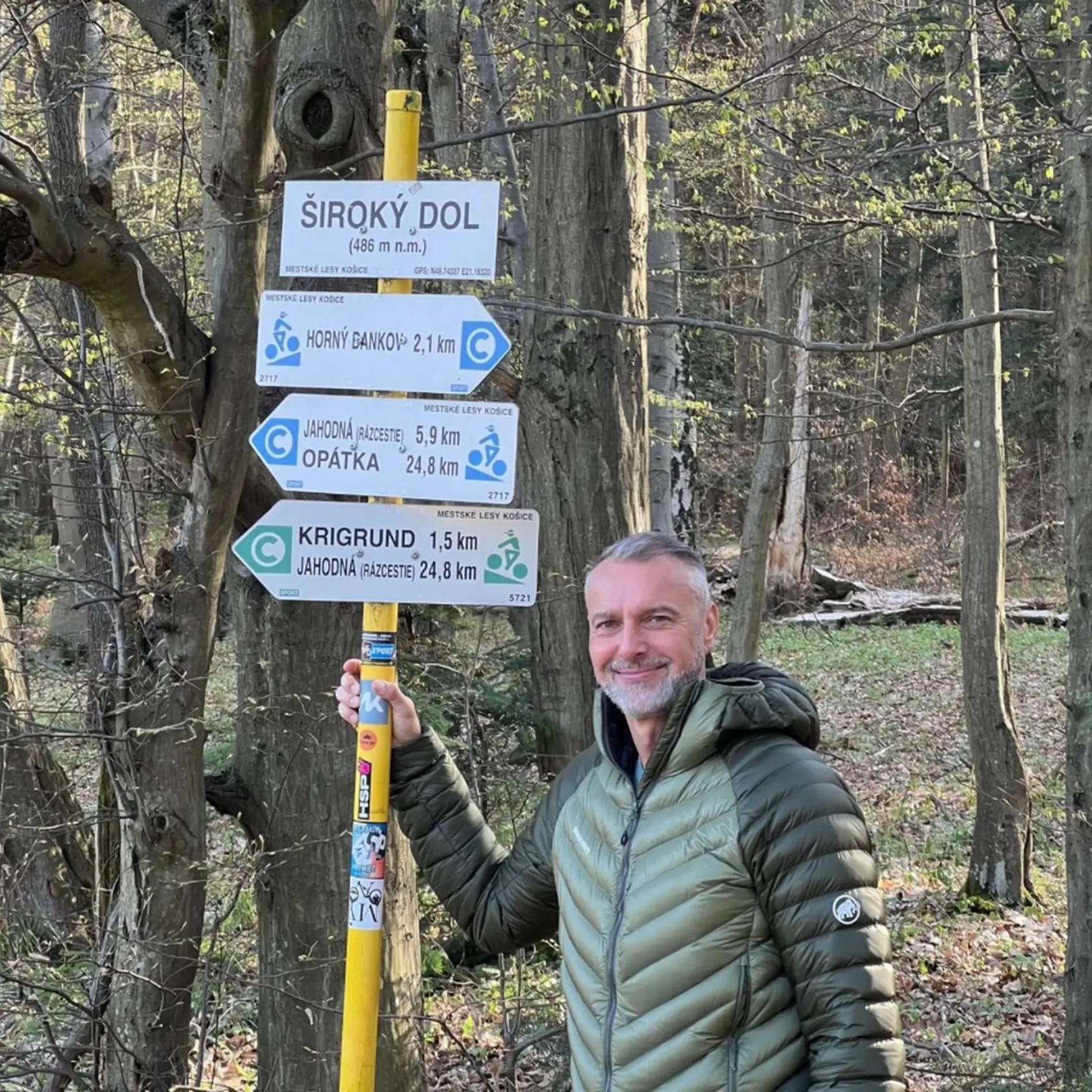 Nedeľu si užil aj predseda parlamentu Richard Raši (Hlas). „Je pol deviatej a rannú 15 kilometrovú prechádzku po lesoch v okolí Košíc máme za sebou. Bolo síce sviežo, ale krásne,“ zdelil svetu šéf parlamentu.