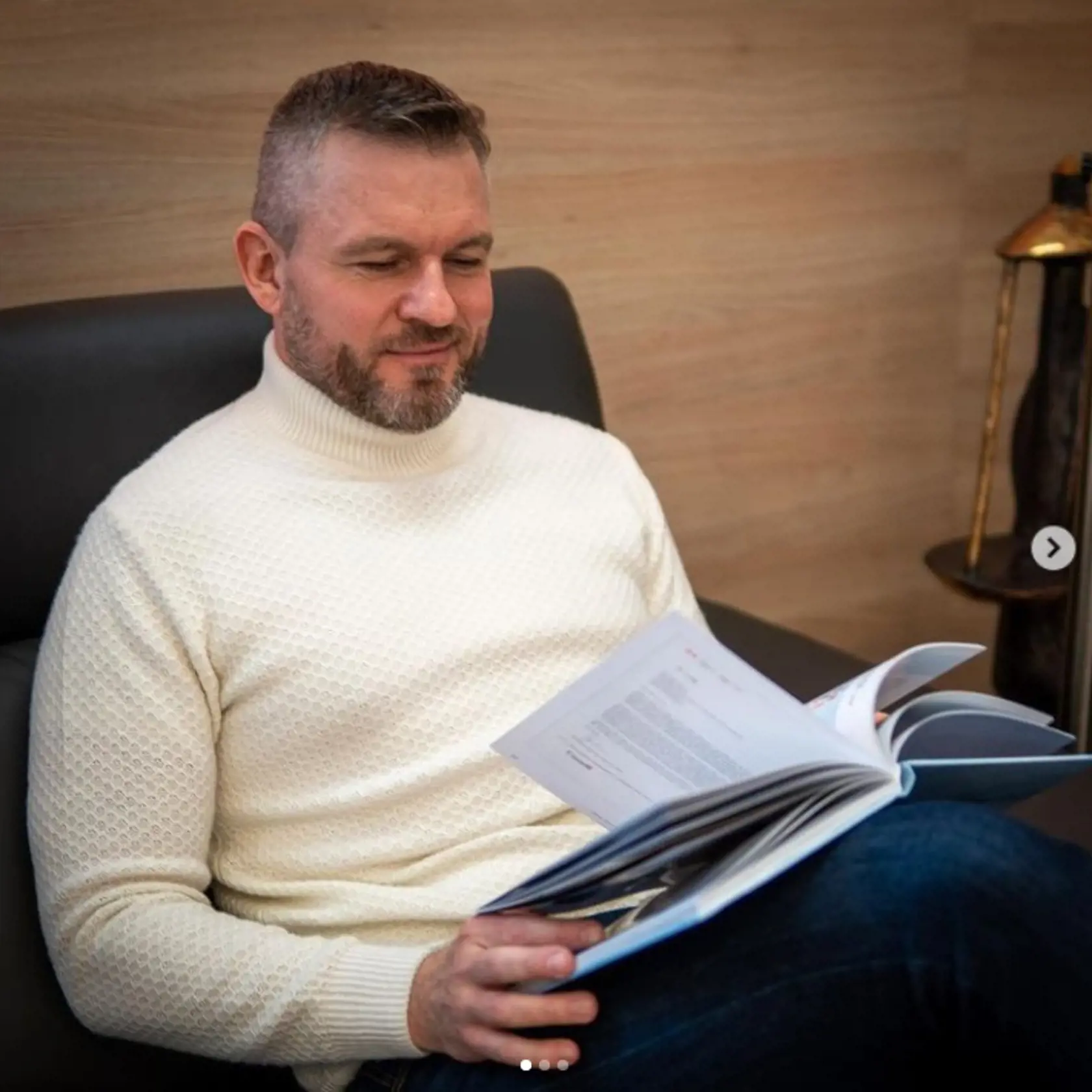 Peter Pellegrini zásobuje sociálne siete svojimi feši fotkami,