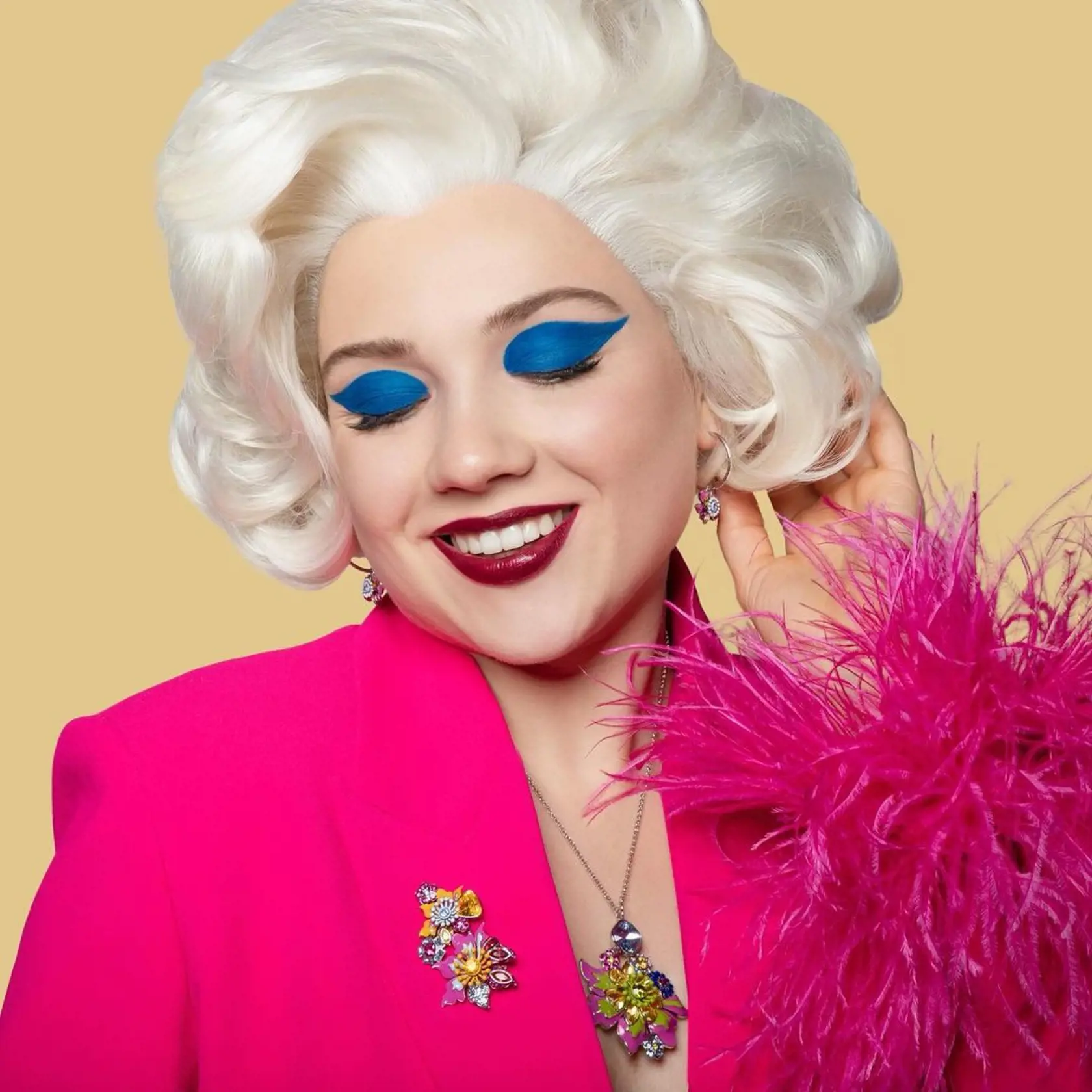 Lesana ako Marilyn Monroe pripomína múzu na slávnom plagáte Andyho Warhola.