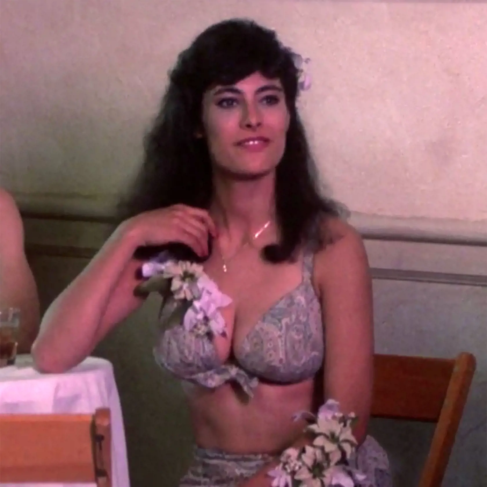 Jane Brucker ako Lisa.