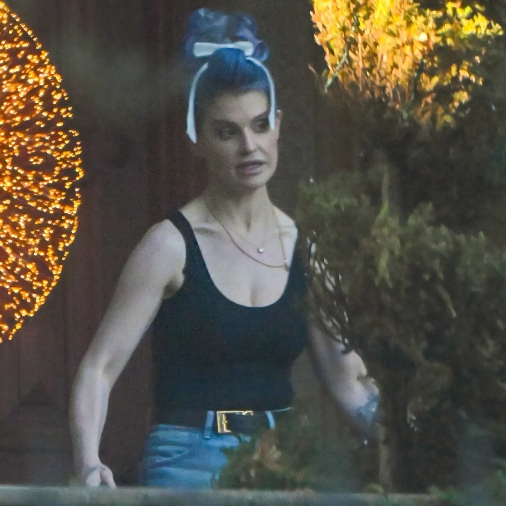 Kilá išli poriadne dole! Ručičku na váhe si v šoubiznise mnoho ľudí spája s úspešnou kariérou, a tak niet divu, že ani v roku 2023 o chudnúce celebrity naozaj nebola núdza. Medzi známe moletky patrí, alebo v dnešnom prípade patrila, aj Kelly Osbourne (39), dcéra slávneho otca, rockera Ozzyho Osbourna (75). Tá so svojou váhou bojuje už niekoľko rokov a nezdravo strieda postavu modelky a bacuľky.