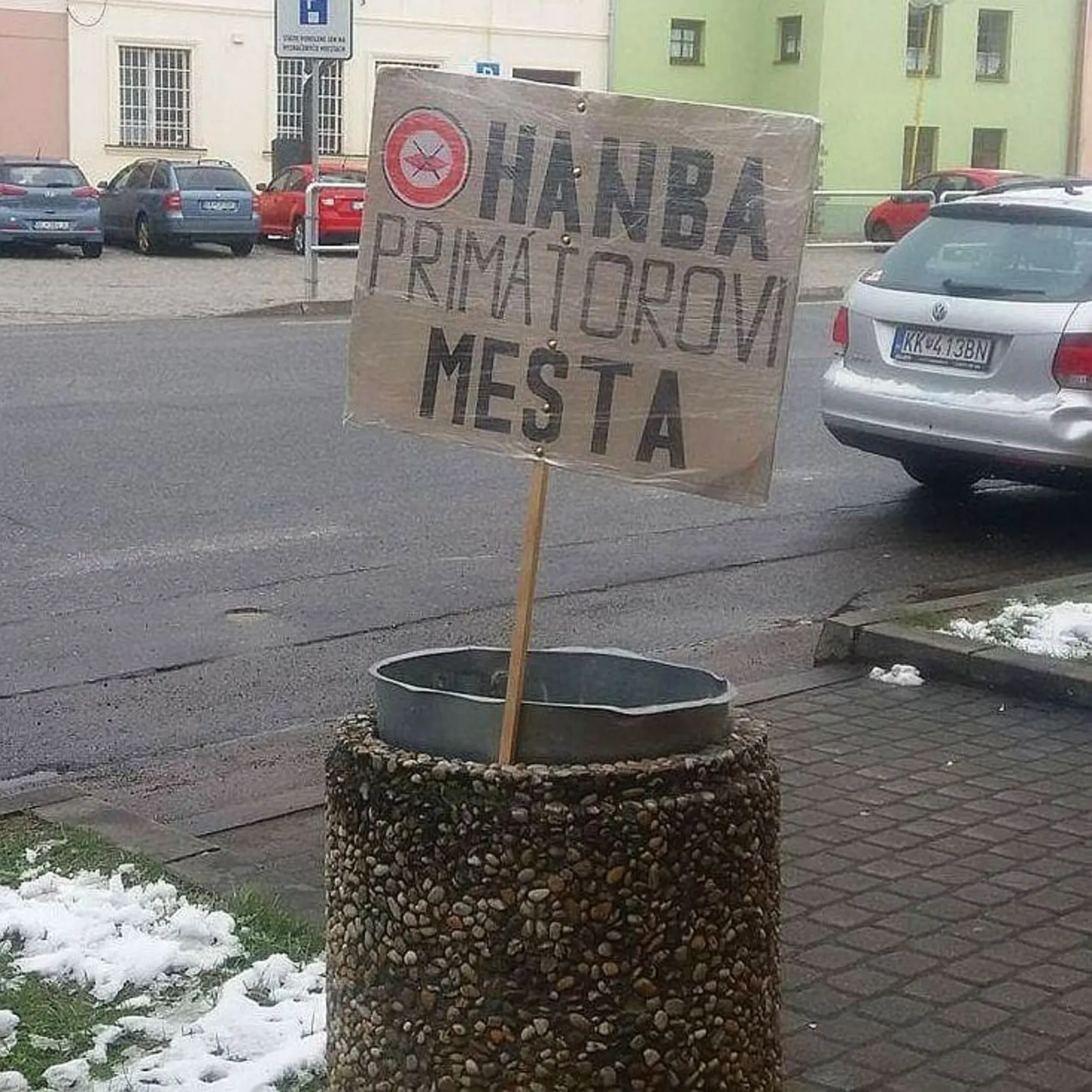 Niektoré nápisy primátora nešetrili.