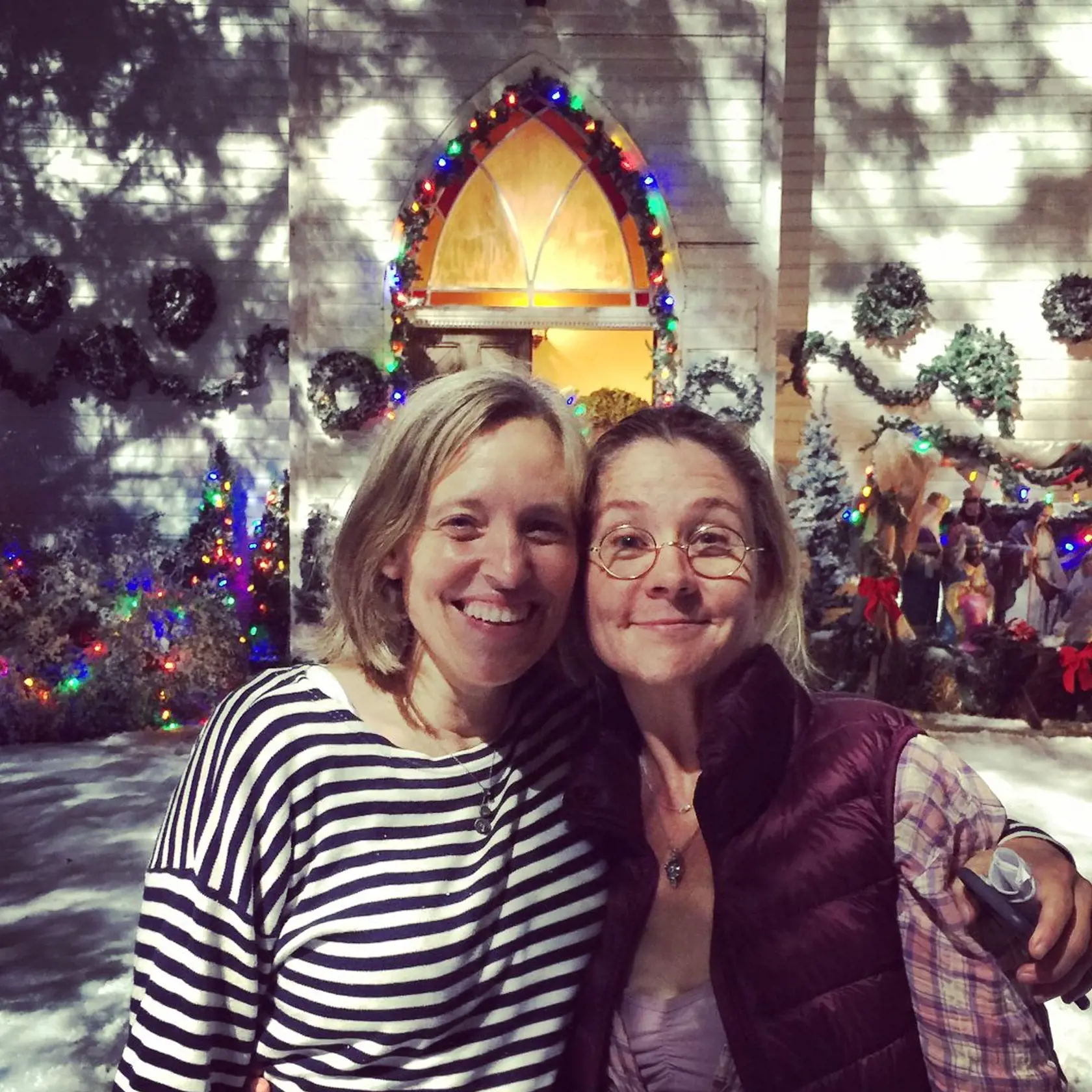 Megan Follows vpravo