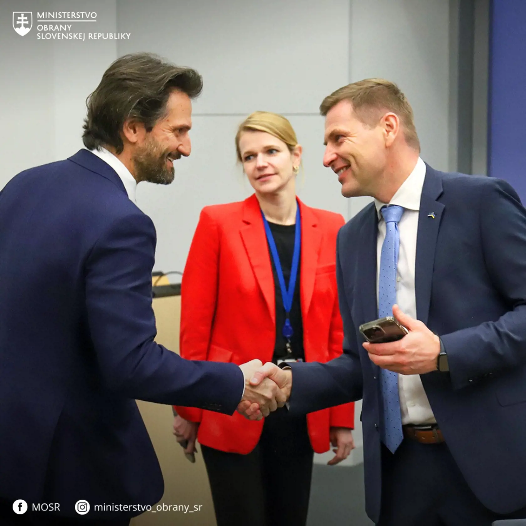 Cieľom prvého tohtoročného zasadnutia ministrov obrany NATO v Bruseli, ktorého sa zúčastnila slovenská delegácia na čele s ministrom obrany Robertom Kaliňákom, bolo prerokovanie aktuálnych otázok a výziev, ktorým Aliancia čelí. Slovenská republika patrí k zodpovedným spojencom a svedomito pristupuje k ochrane svojich občanov. Uvádza v statuse rezortu obrany na sociánej sieti z 20. februára 2024 k fotografii.