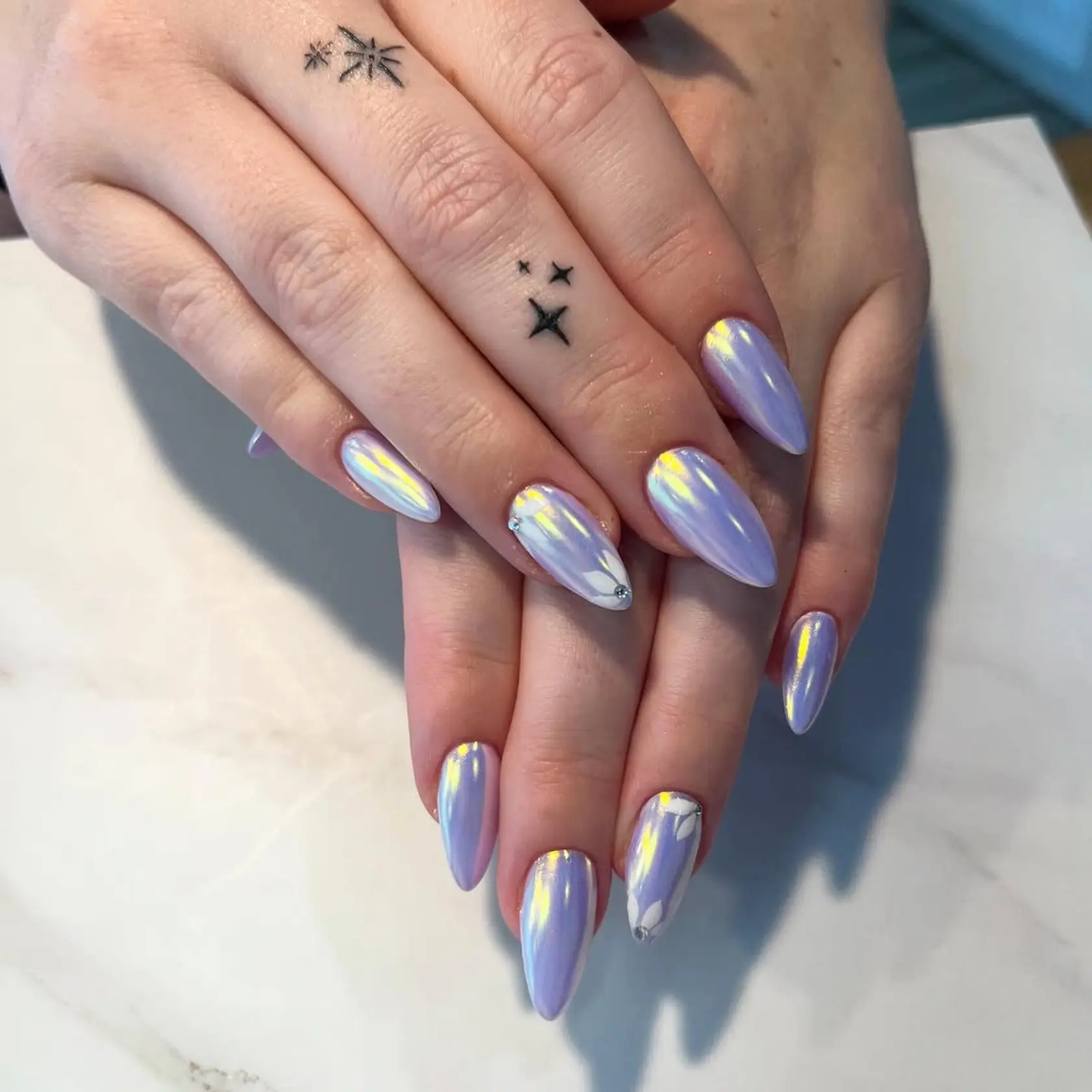 Chrómové nechty od @idealnailspanashua
@nakednaillashloung